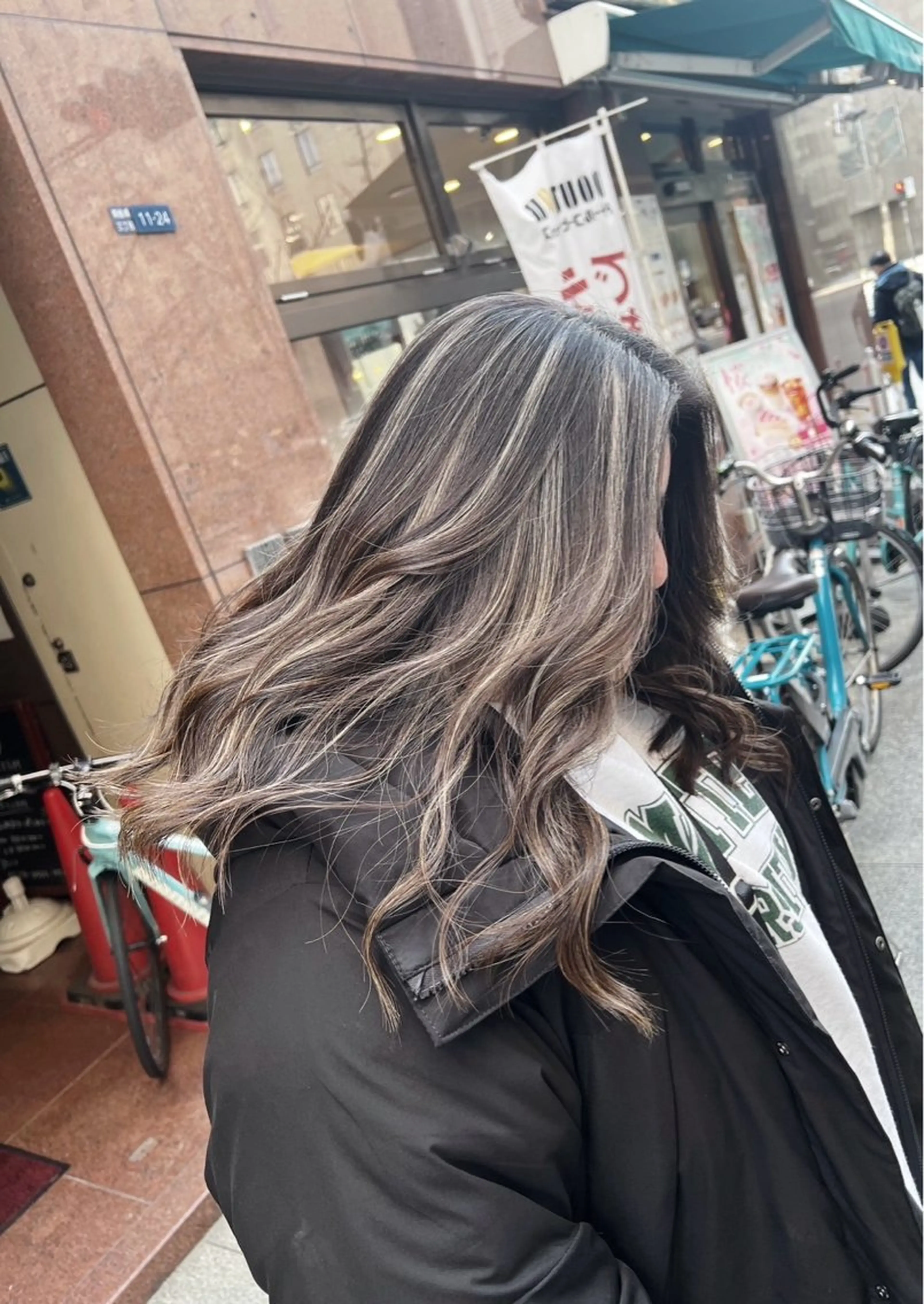 セミロング カラー ダークグレー ダークグレージュ グレージュ ハイライトカラー ハイライト ヘアカラー トリートメント ROBIN所属・指名数No.1 /NAOYAのヘアスタイル