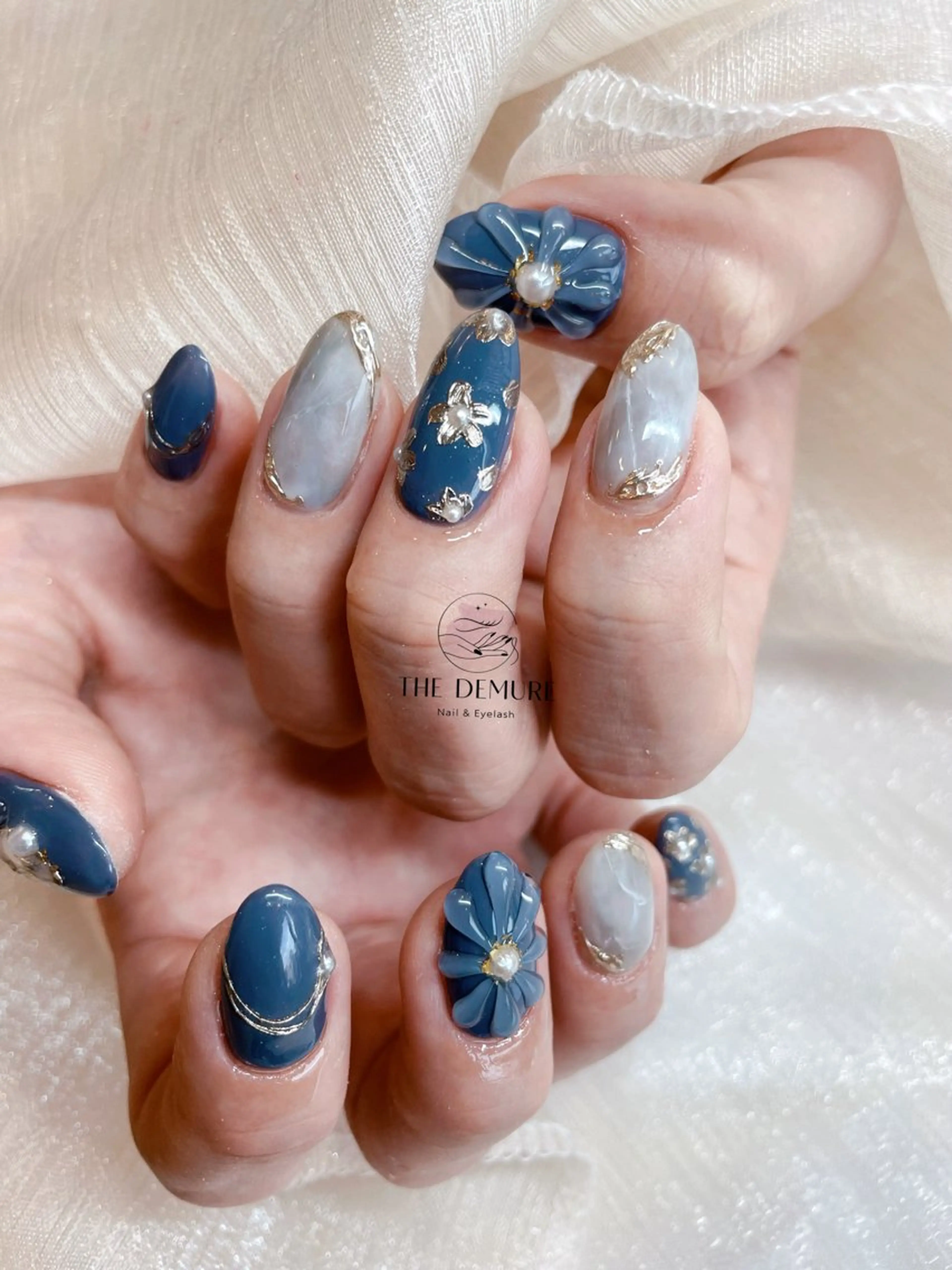 ネイル アートネイル キラキラネイル 韓国ネイル 水色 ロングネイル ハンドネイル ハンドケア NailDemure 【銀座店】のネイルデザイン