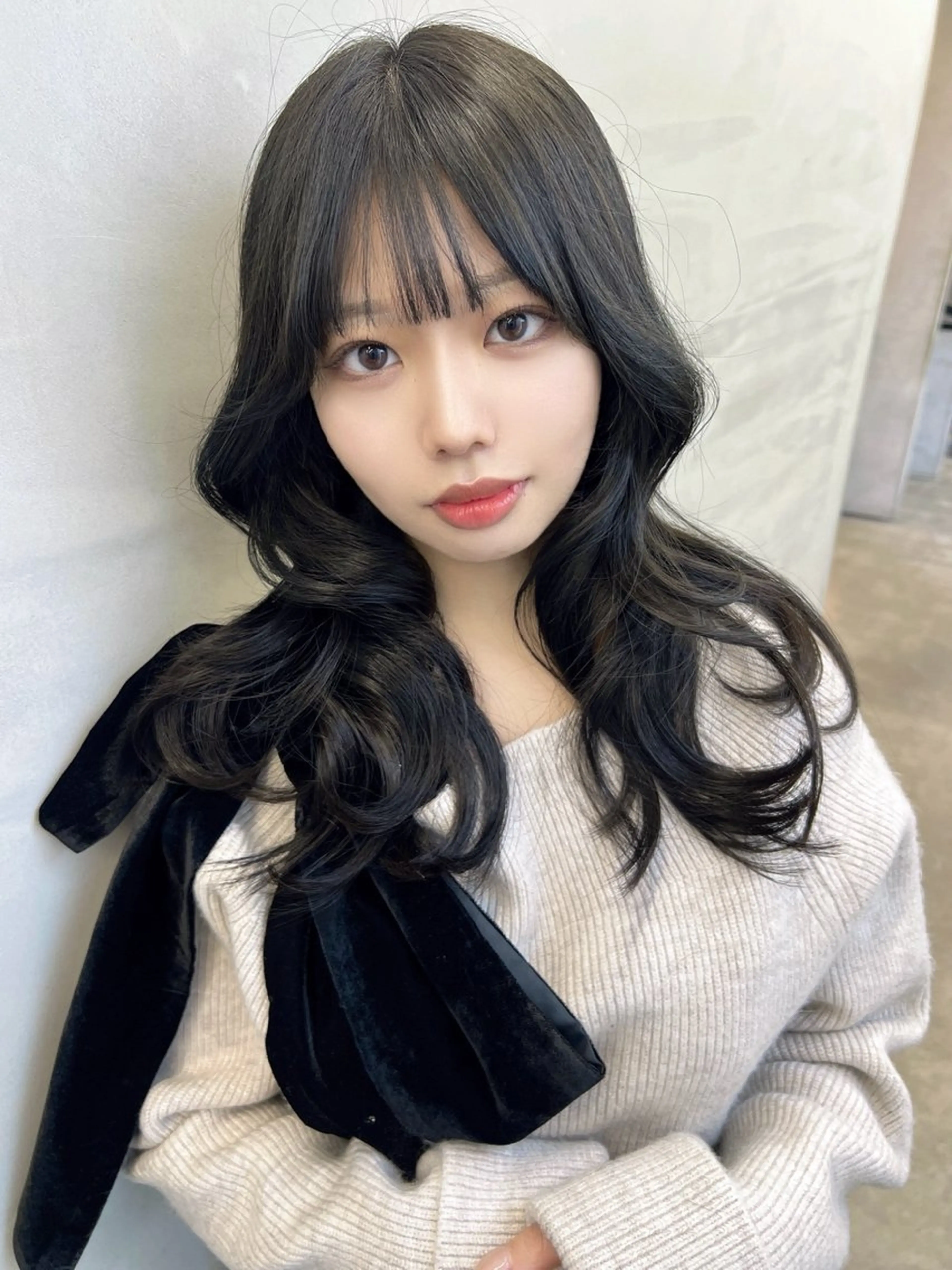 セミロング カラー グレージュ オリーブグレージュ オリーブグレー くびれヘア カット ヘアカラー トリートメント 前髪/顔まわりカット 艶髪/髪質改善/縮毛のヘアスタイル