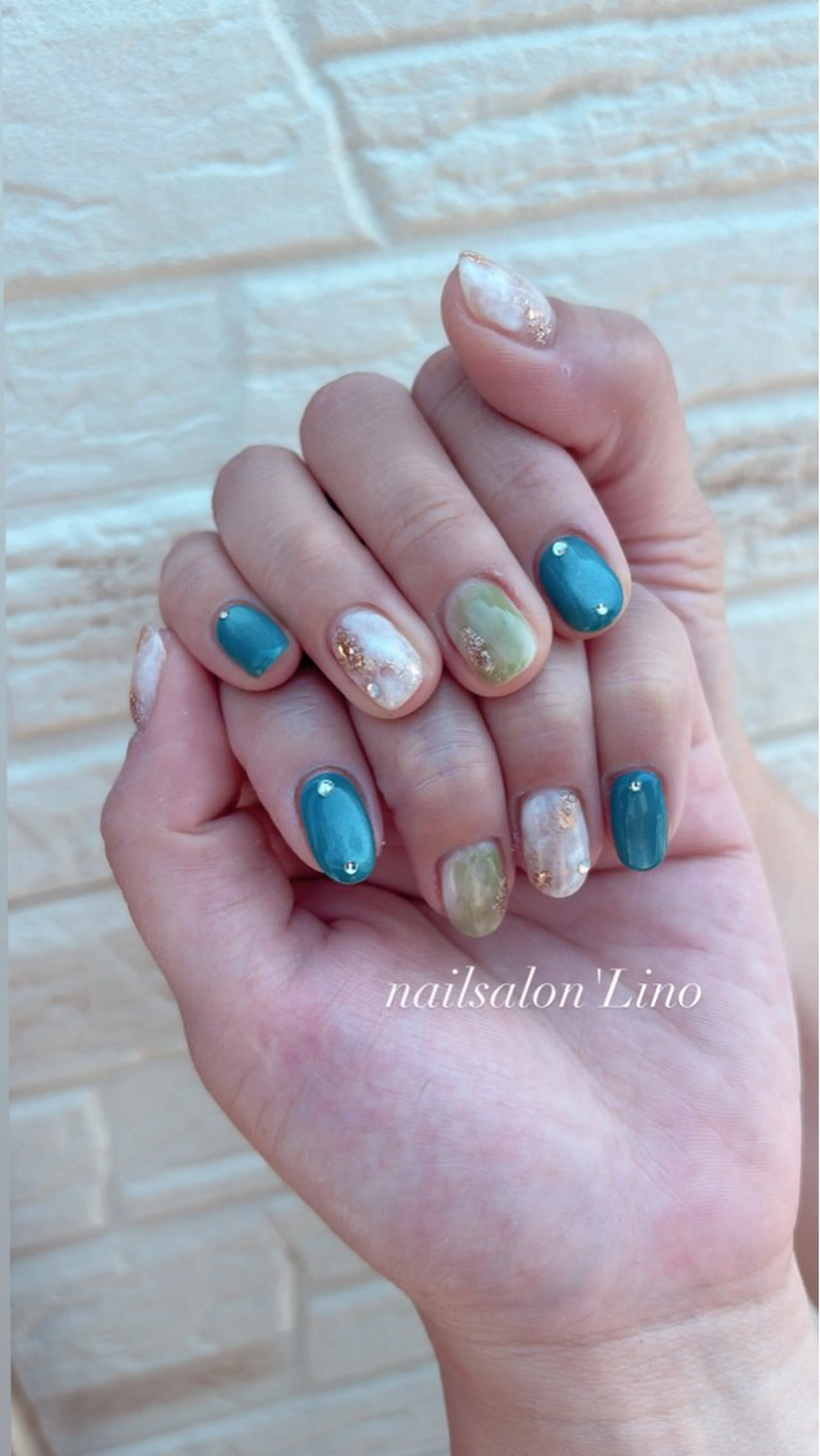 ネイル グリーン ニュアンスネイル ハンドネイル Lino𓂃⟡.· Chizuruのネイルデザイン