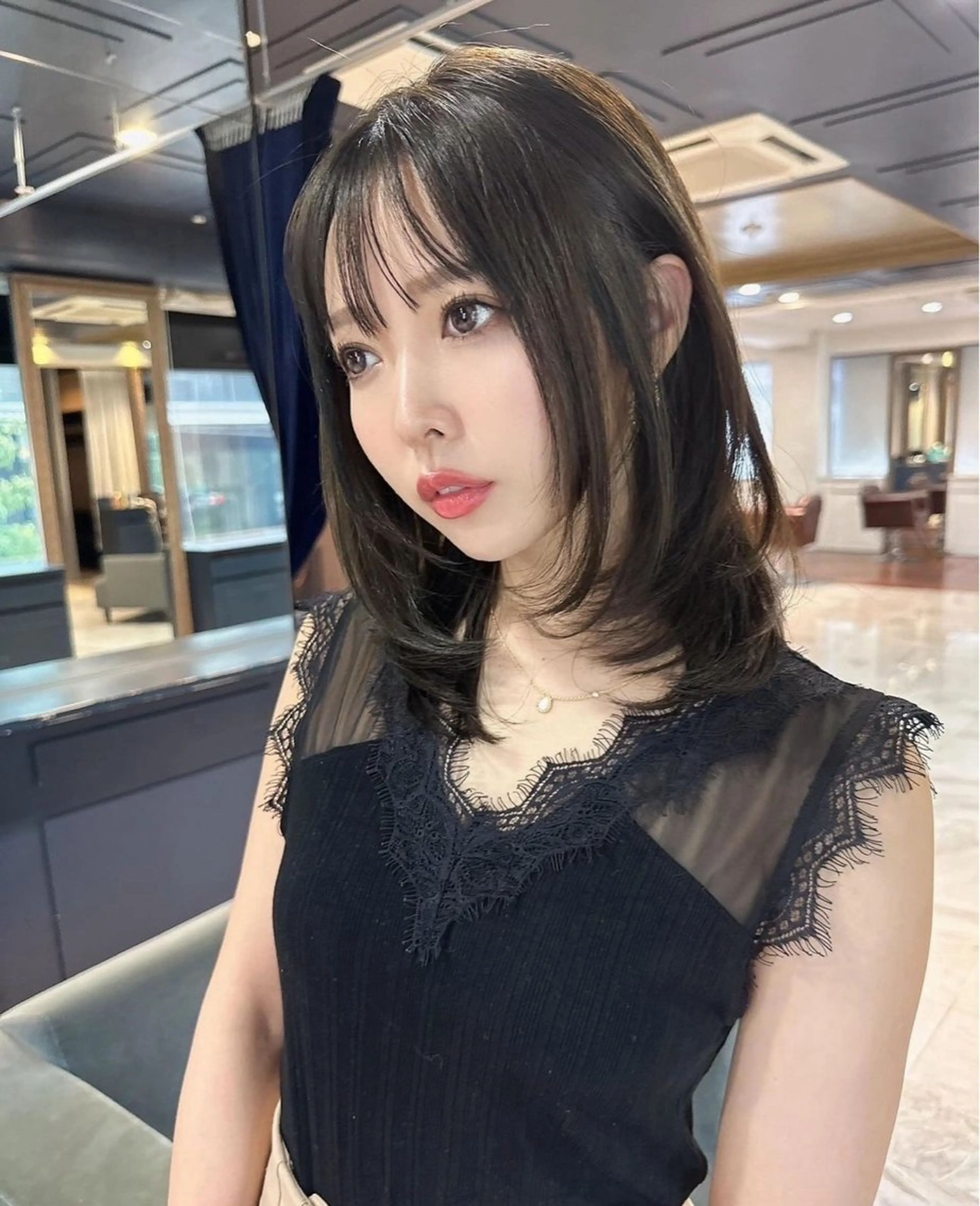 ミディアム ショートボブ 韓国風カラー ボブ くびれヘア エギョモリ ボブ/顔周りカット /縮毛矯正/鈴木隆太のヘアスタイル