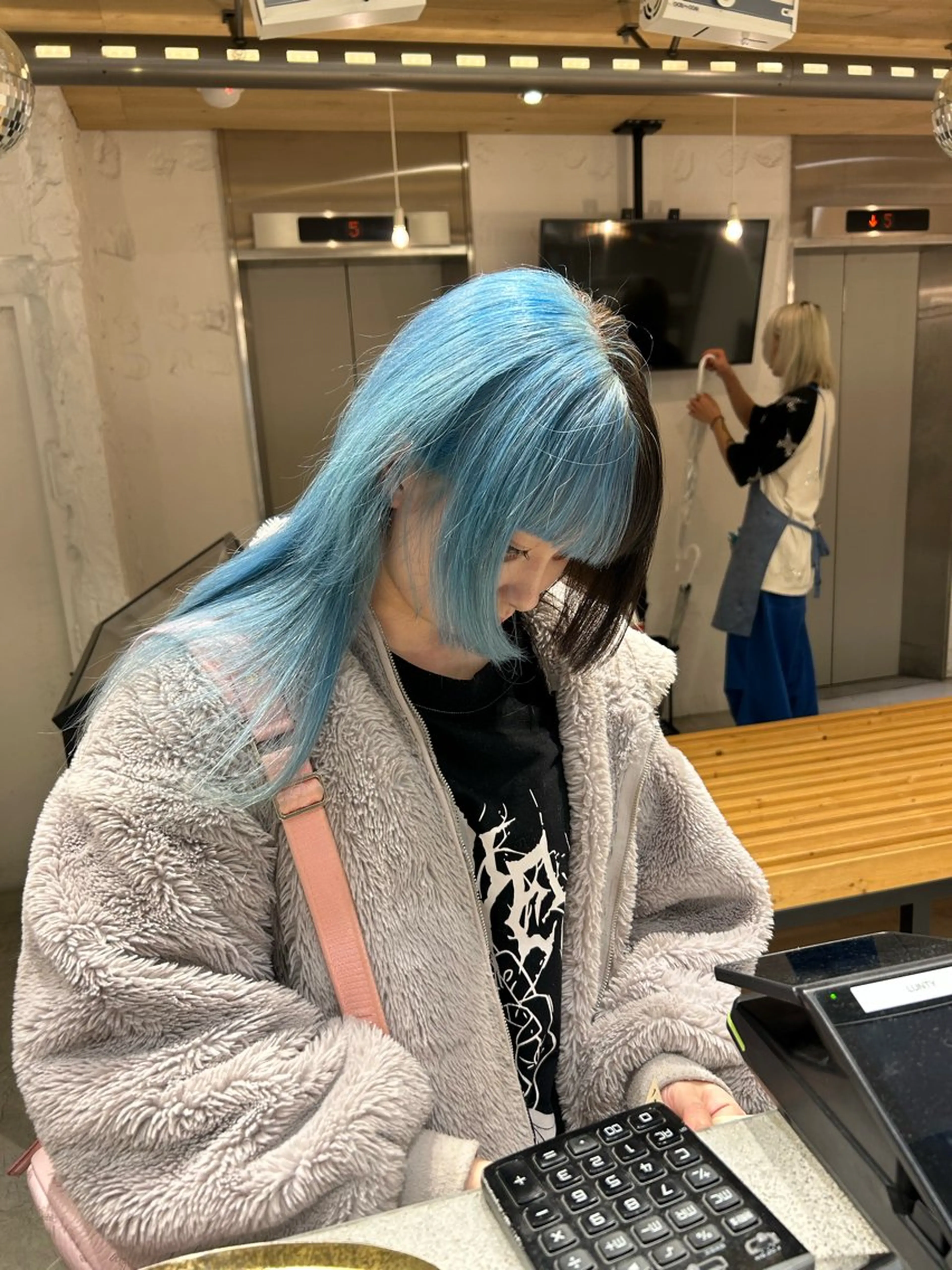 ミディアム ヘアカラー トリートメント L STUDIO所属・ハイトーン/ブリーチ 🧁soraのヘアスタイル