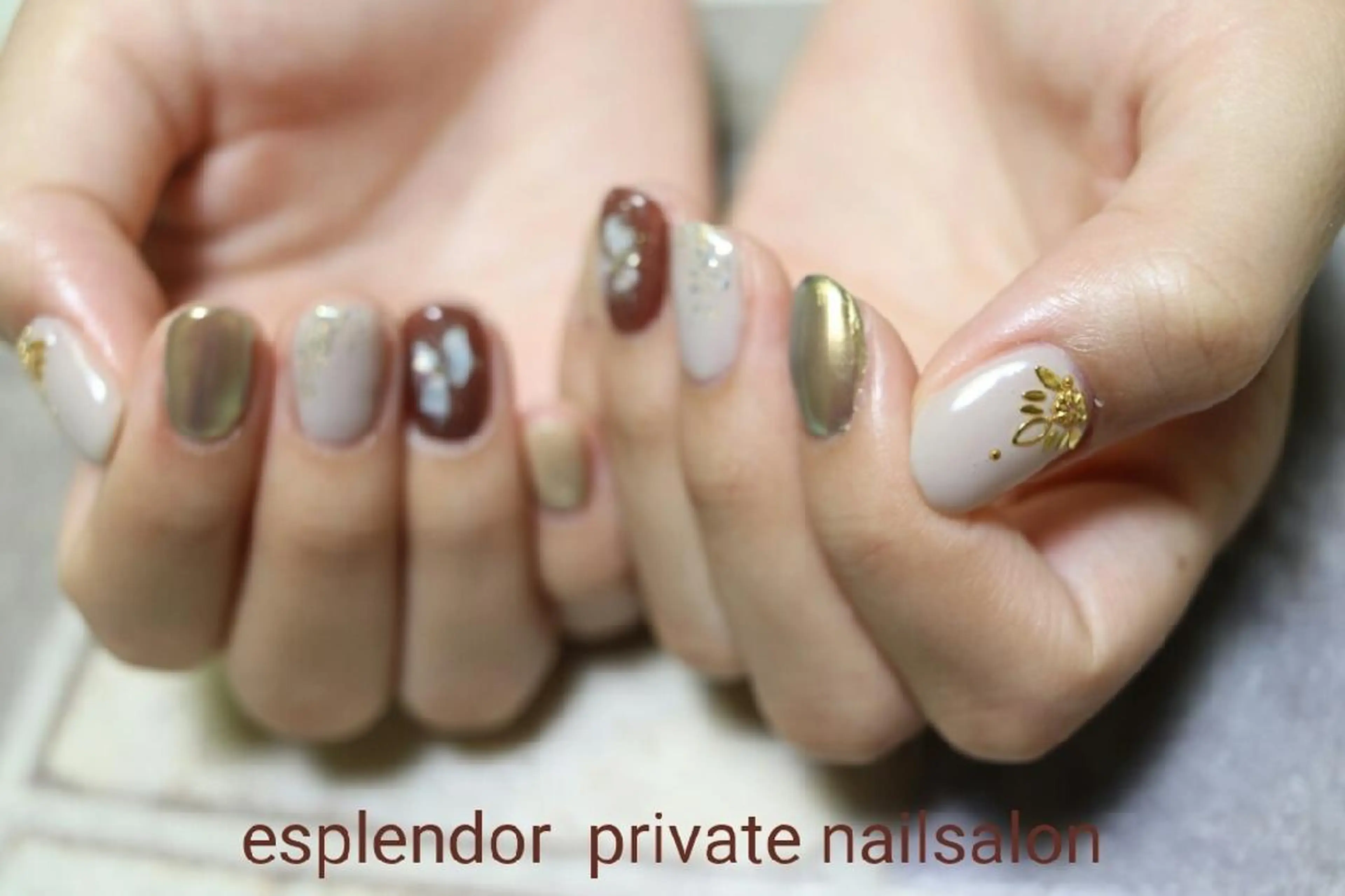 ネイル ミラーネイル シンプルネイル 黄色 esplendor  エスプレンドル所属・esplendor  エスプレンドルのネイルデザイン