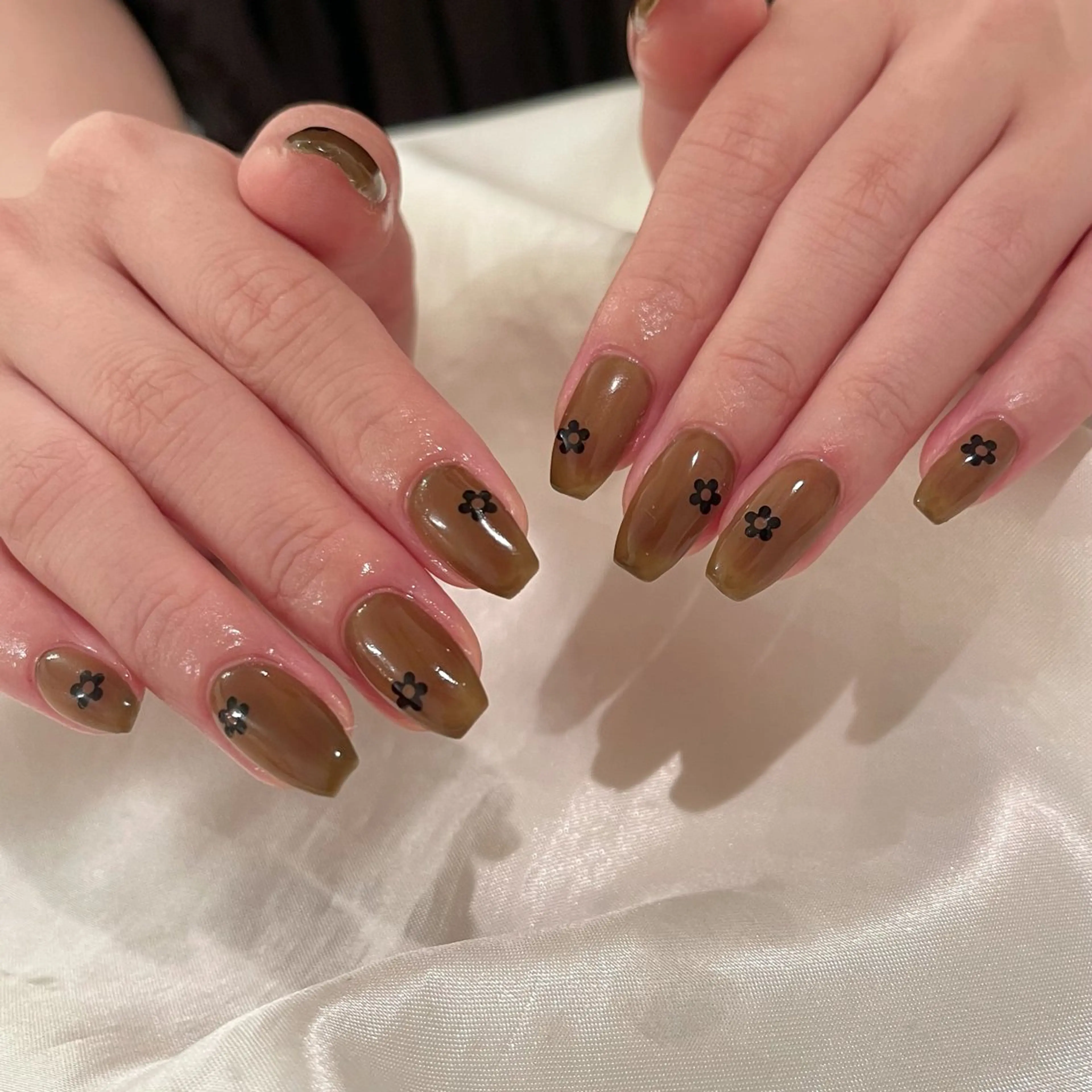 ネイル ホログラムネイル オフィスネイル ハンドネイル petit所属・Yuka ネイリストのネイルデザイン