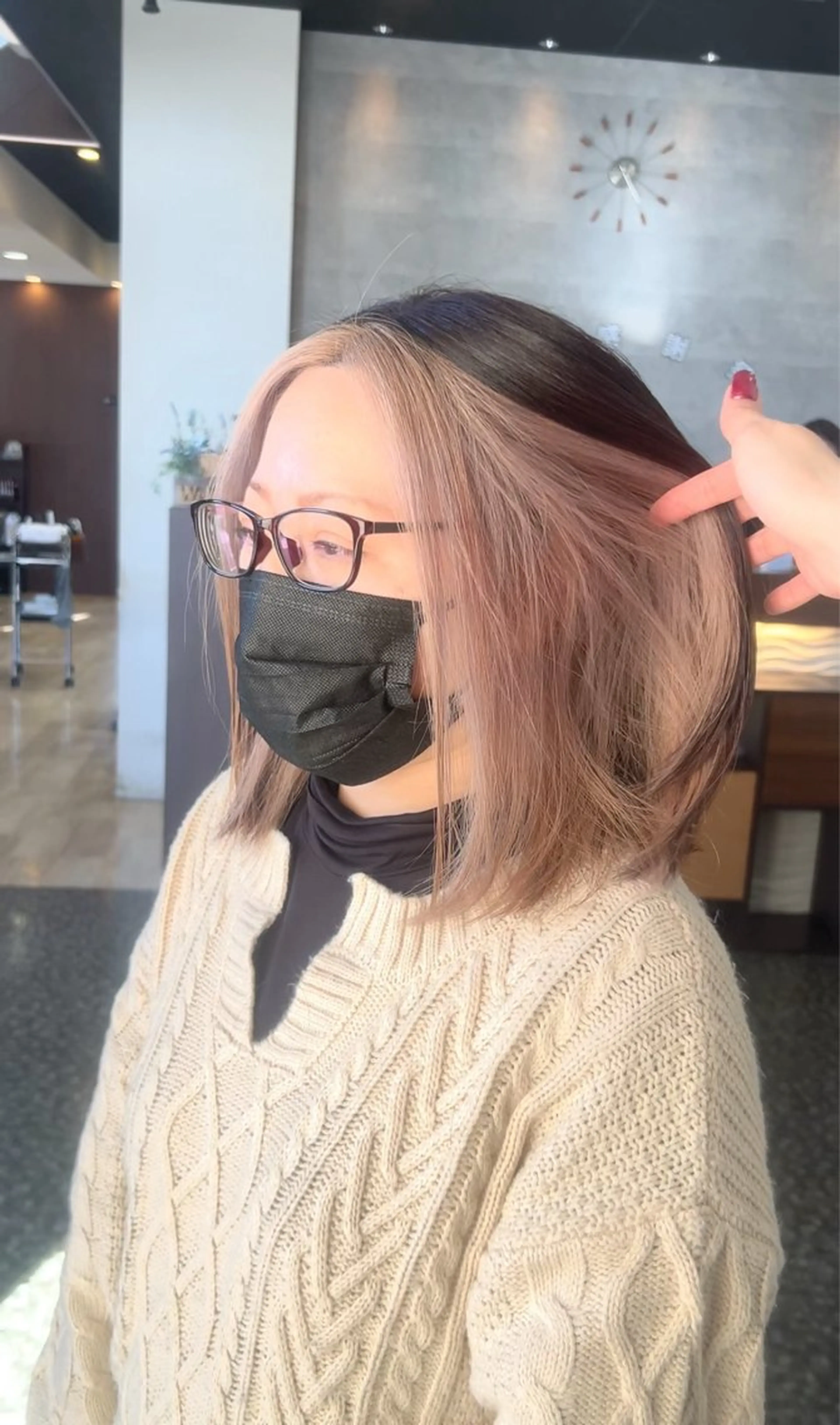 セミロング カラー ヘアカラー 譜久島 かりんのヘアスタイル
