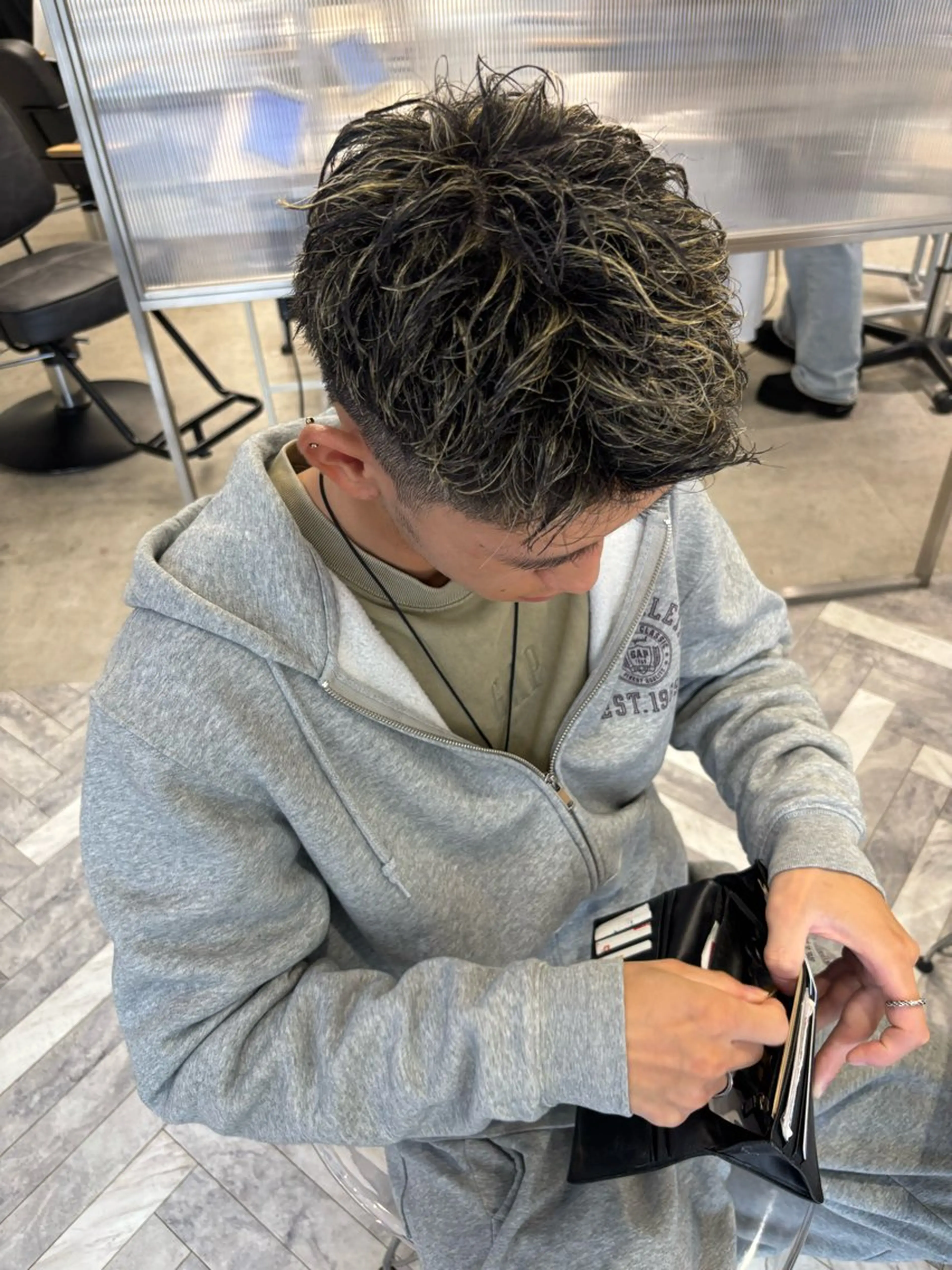 カラー メンズ メンズブリーチ メンズハイトーン メンズインナーカラー メンズ韓国風 ブリーチ ヘアカラー 酸性ストレート /ハイトーン/つばさのヘアスタイル