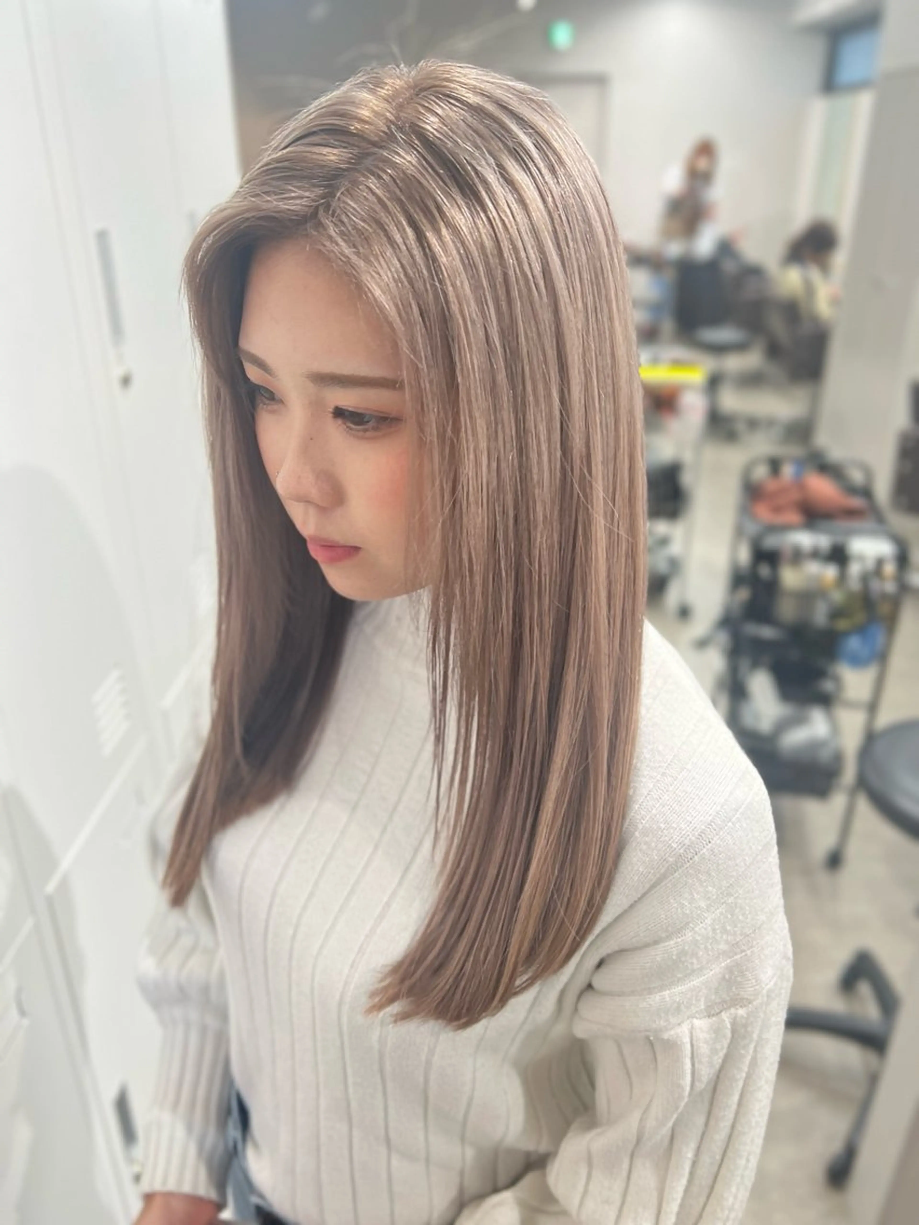 ミディアム カラー ブリーチ 透明感カラー カット ヘアカラー トリートメント ブリーチ/髪質改善/ レイヤー/YUTO‎のヘアスタイル