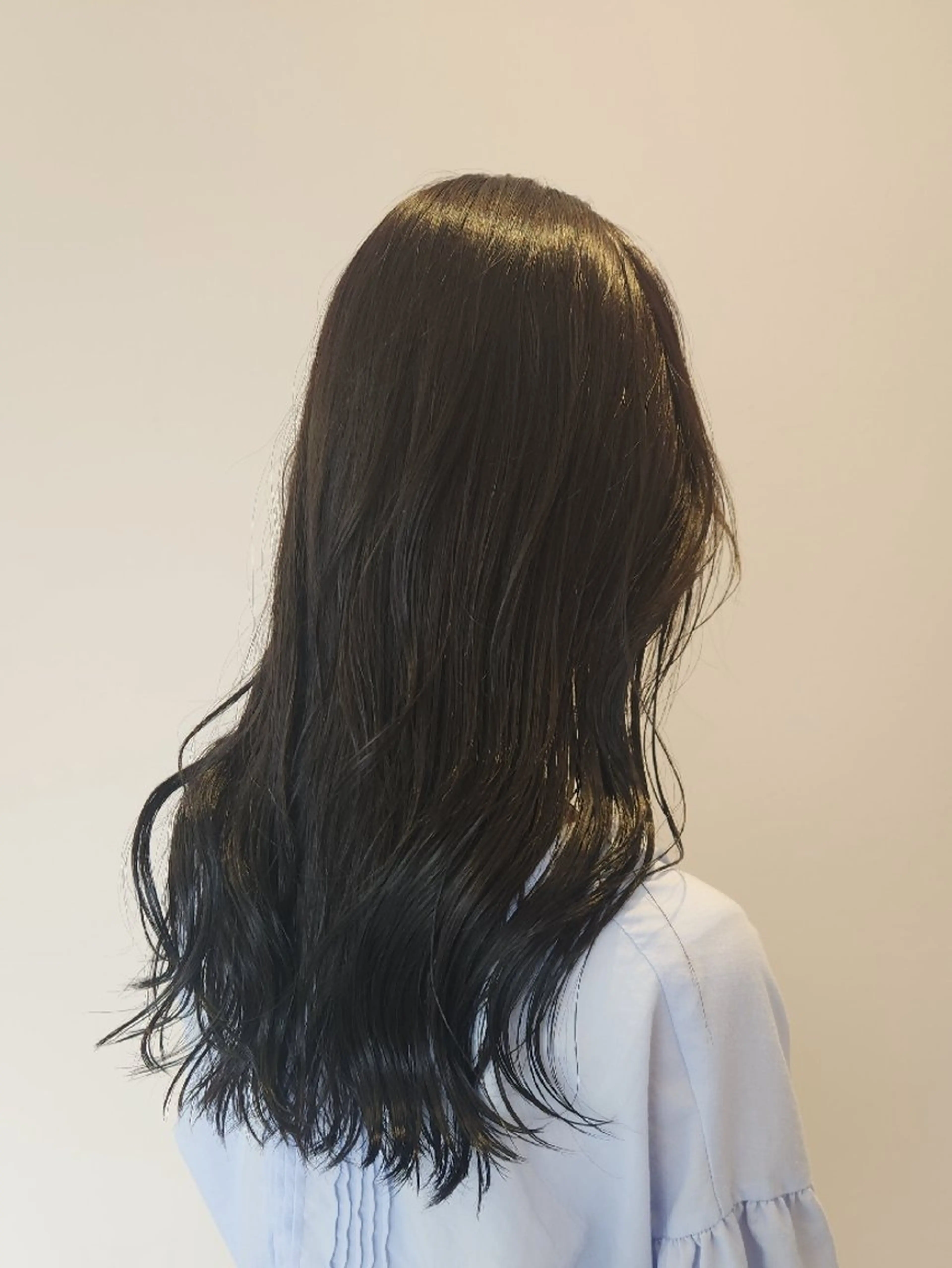 ロング カラー アッシュ アッシュグレー アッシュグレージュ 透明感カラー グレージュ ヘアカラー トリートメント Era Hatsuneのヘアスタイル