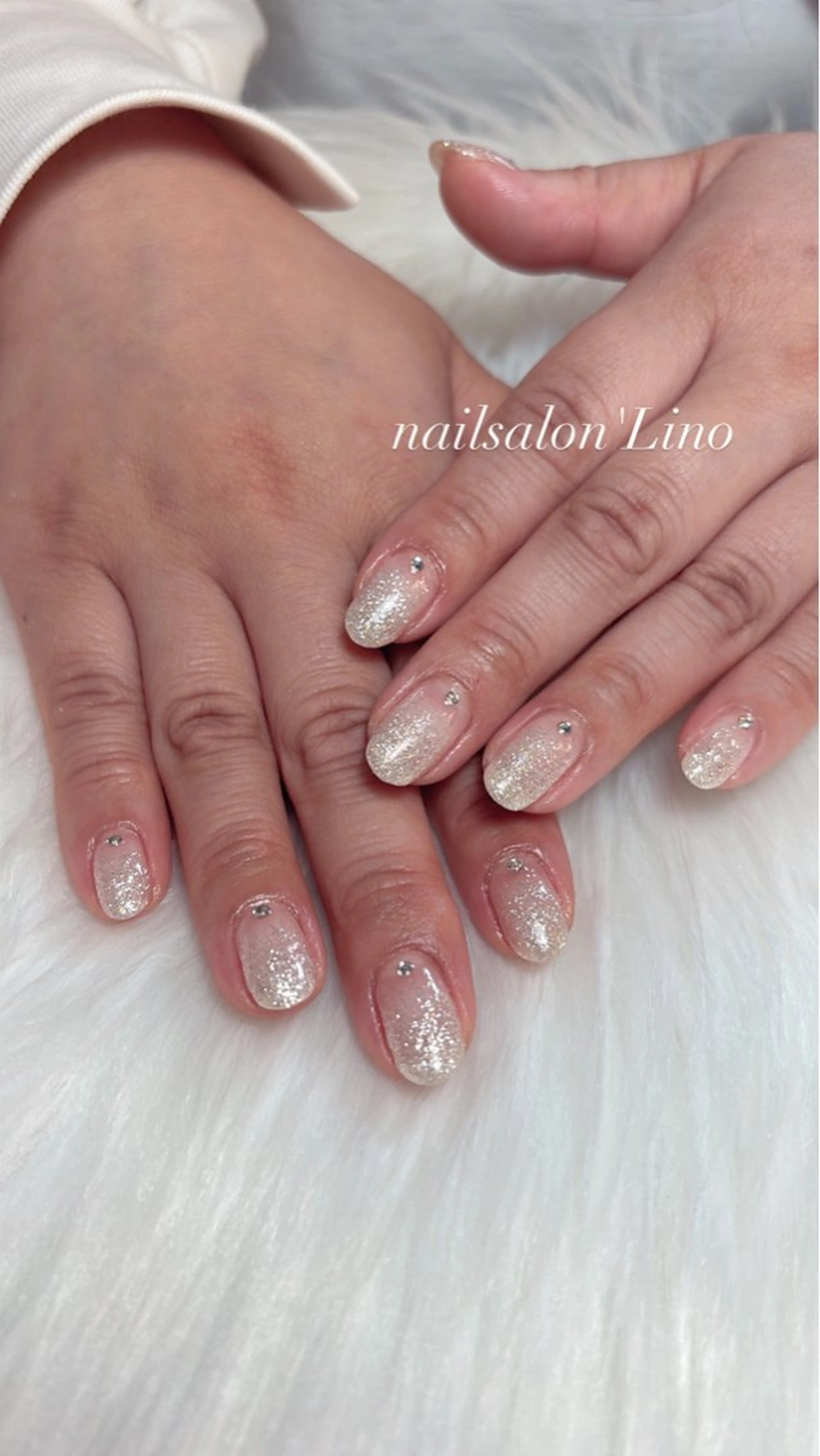 ネイル グラデーション ラメ(グリッター) ラメグラデーション ストーンネイル ハンドネイル Lino𓂃⟡.· Chizuruのネイルデザイン