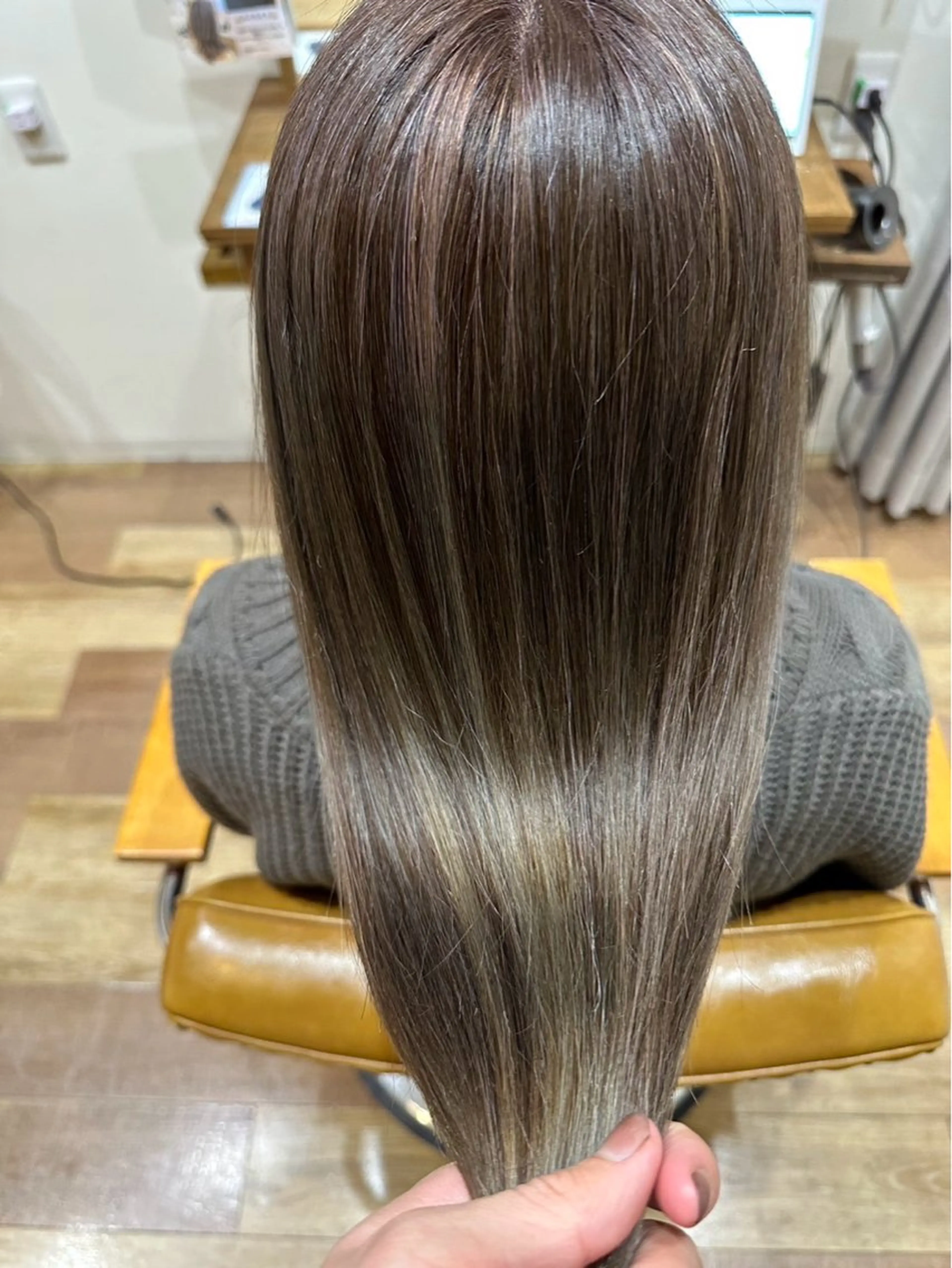 カラー ヘアカラー 鈴村 桃花のヘアスタイル