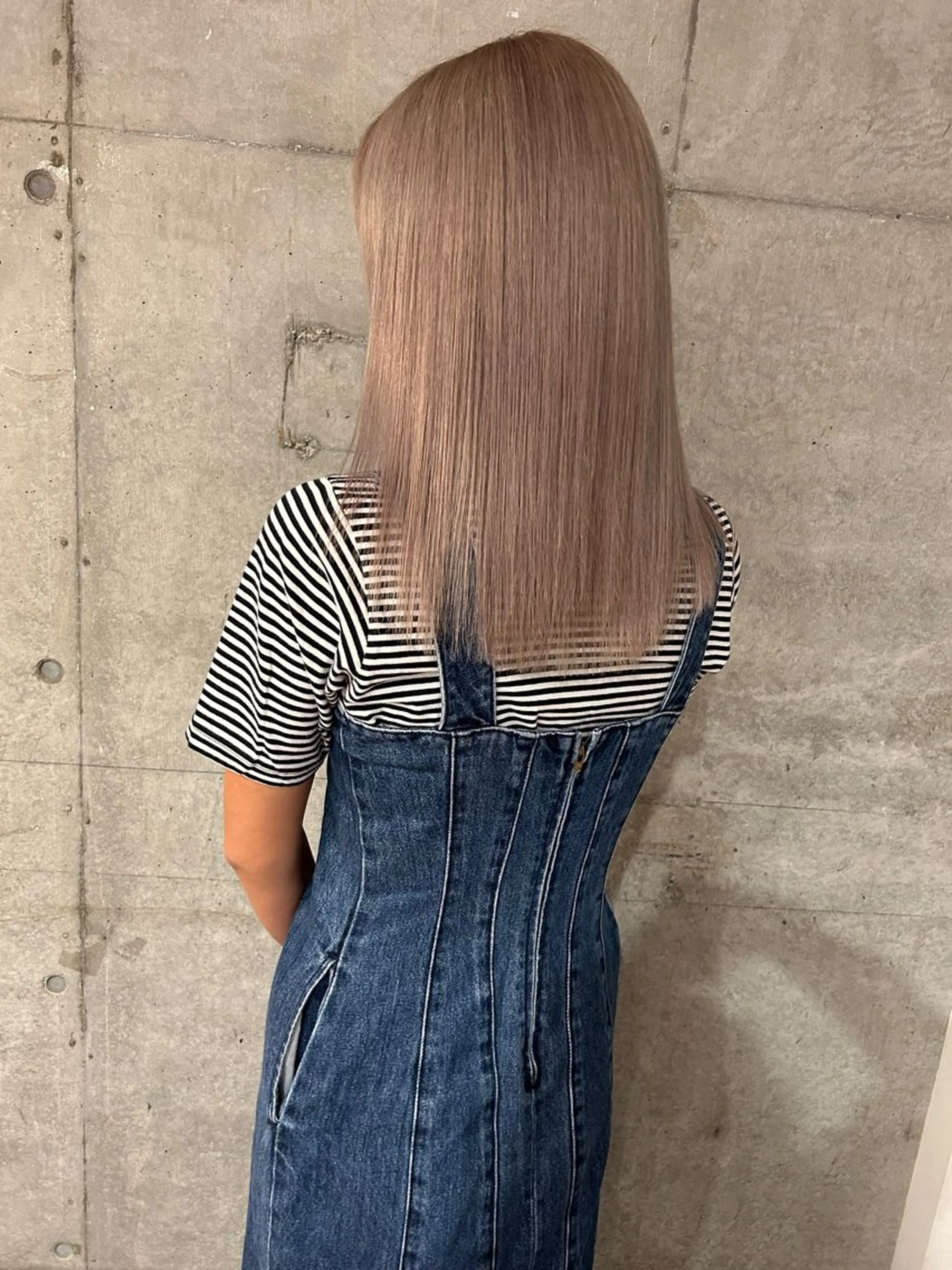 ミディアム カット ヘアカラー ハイトーン/韓国ヘア /艶髪  CHIYOのヘアスタイル