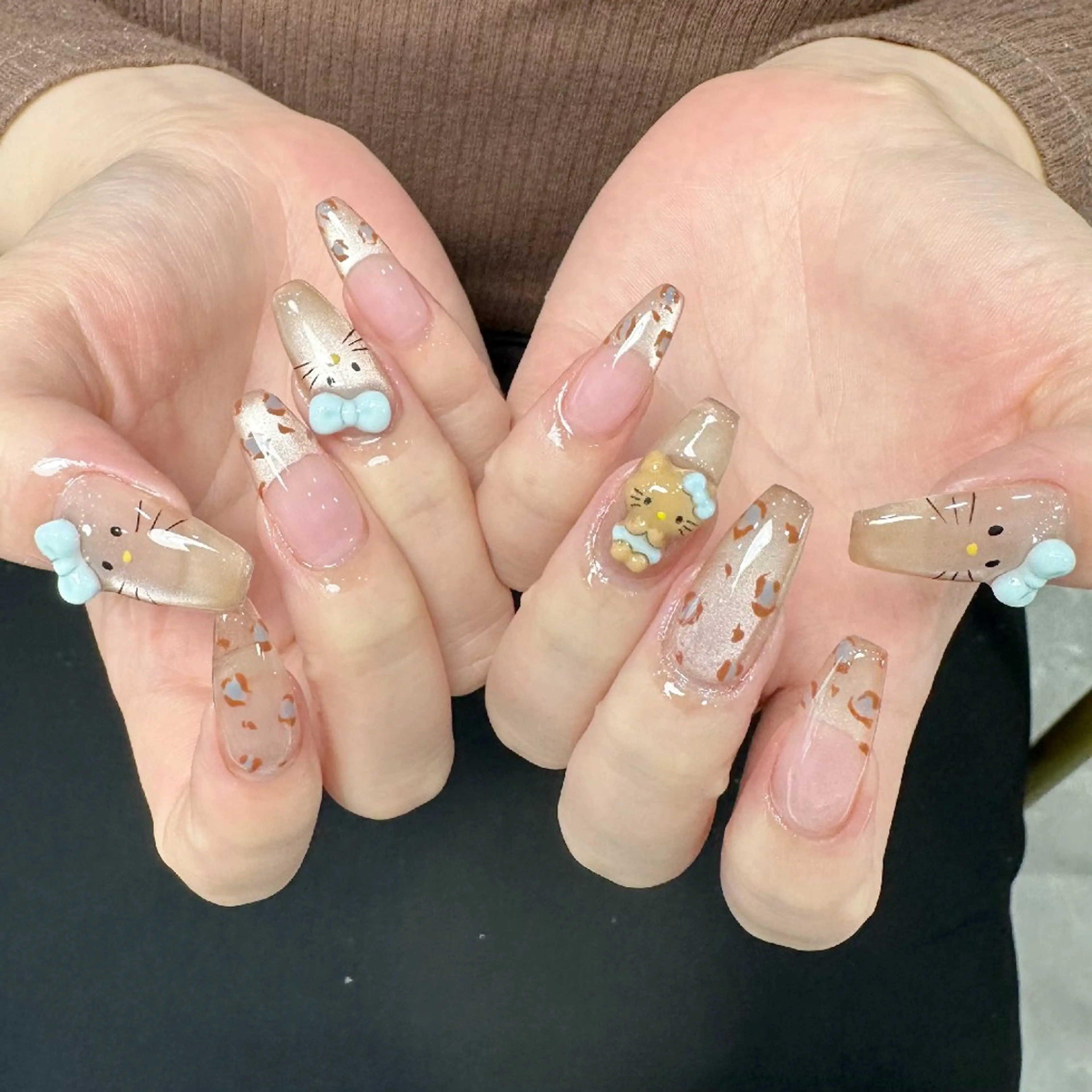 ネイル チークネイル フレンチネイル ジェルネイル ガーリー キラキラネイル ハンドネイル UM Nail Salonのネイルデザイン