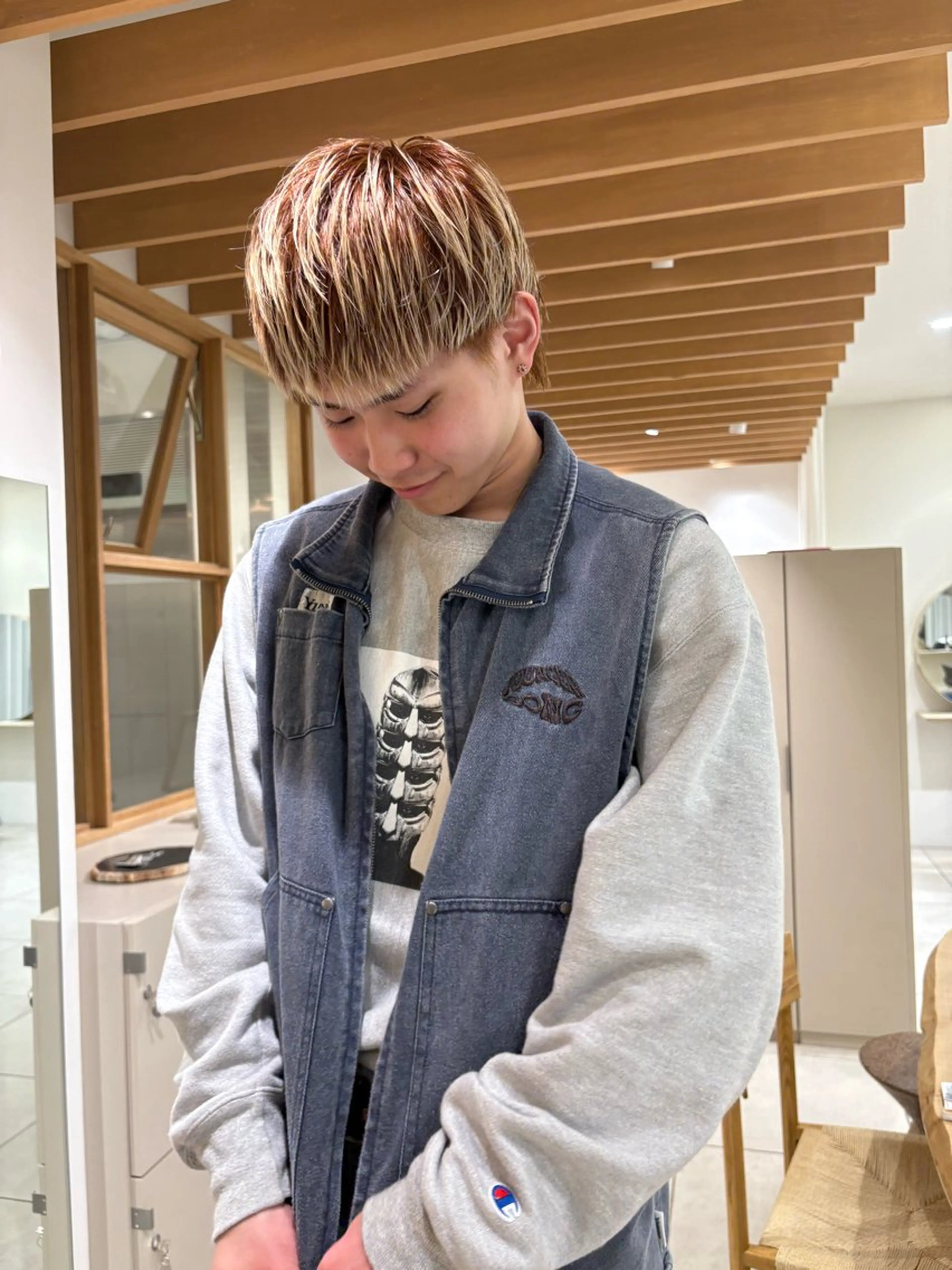 カラー メンズ メンズハイトーン スパイキーショート ブロンド デザインカラー ハイトーンカラー 透明感カラー/ アイブロウリフトのヘアスタイル