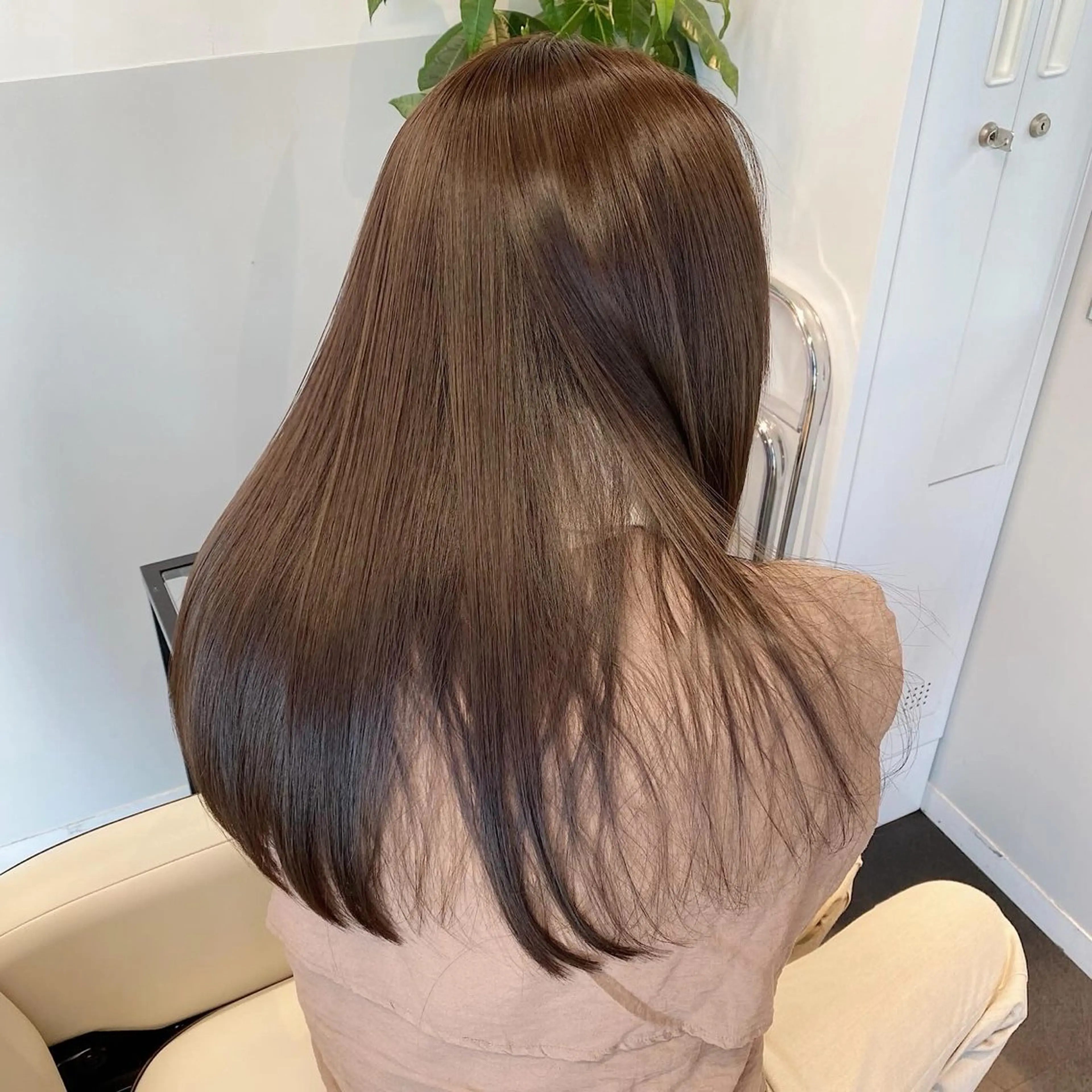 ロング カラー ベージュカラー ブリーチ 透明感カラー ミルクティーベージュ ブリーチなしカラー ブリーチなしカラー/ 髪質改善/寺門束のヘアスタイル