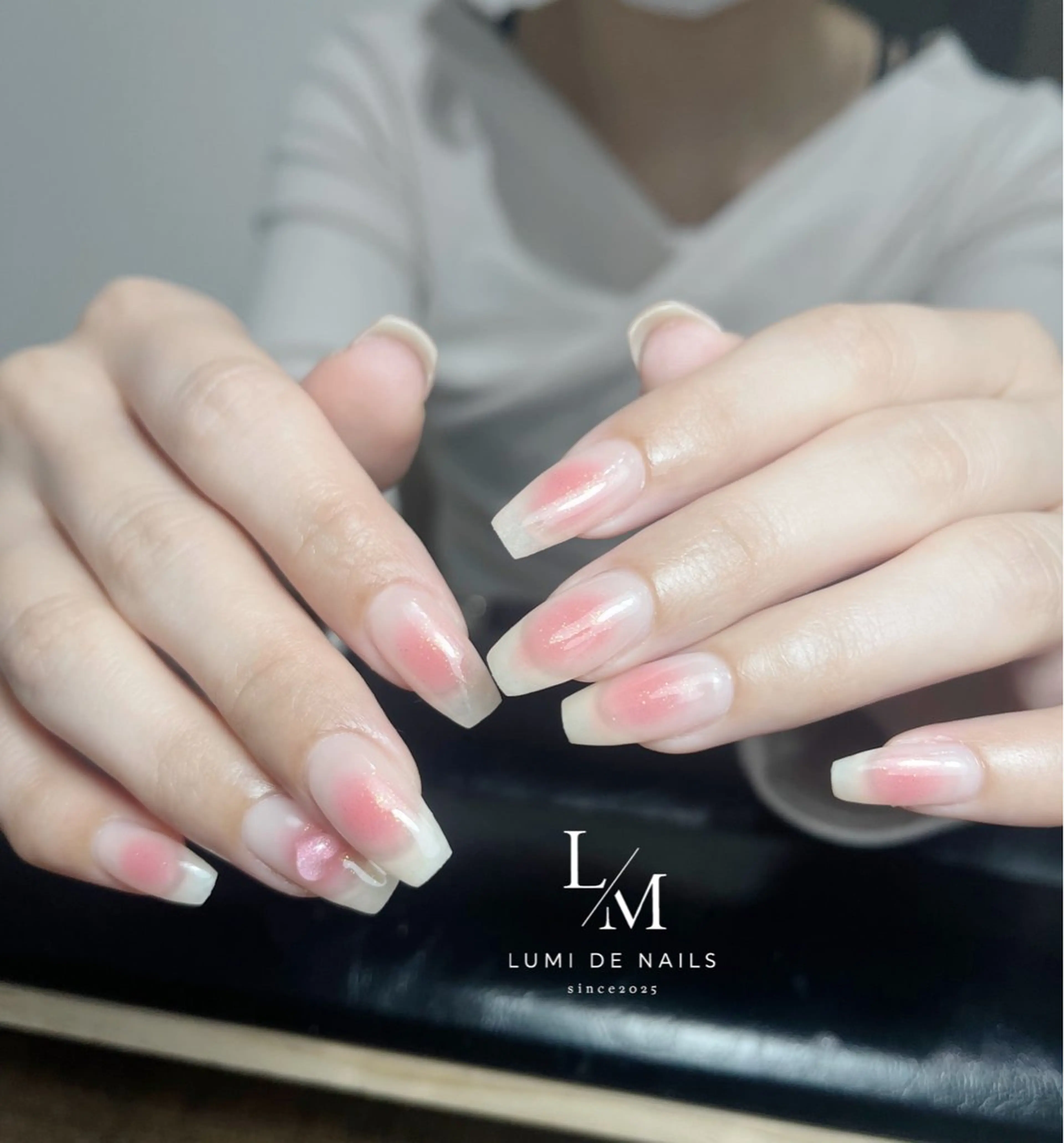 ネイル グラデーション ラメ(グリッター) マグネットネイル ミラーネイル ニュアンスネイル ハンドネイル Lumi de nails所属・Lumi de nailsのネイルデザイン