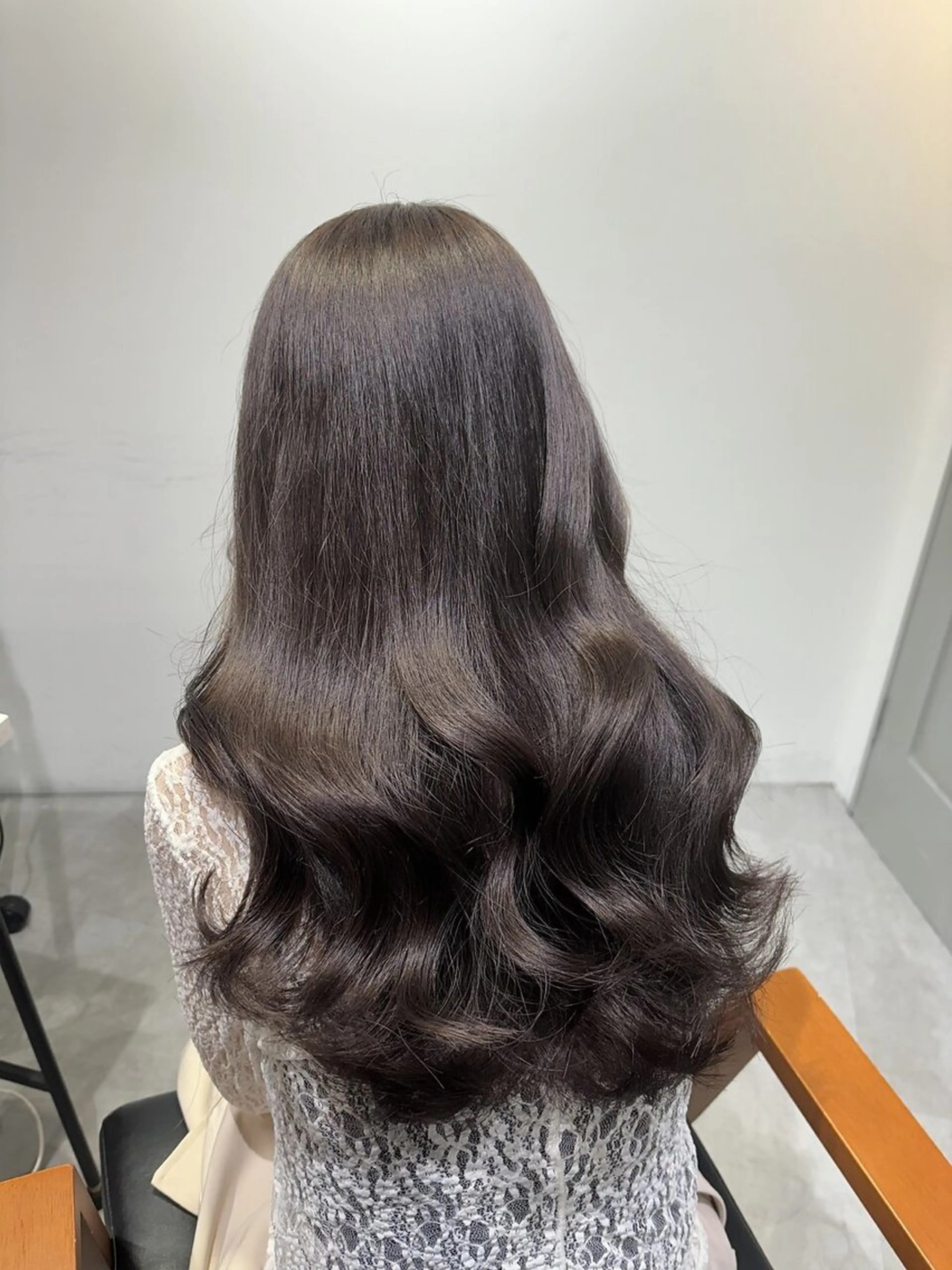 セミロング カラー 透明感カラー/顔周り カット/レイヤーにかのヘアスタイル