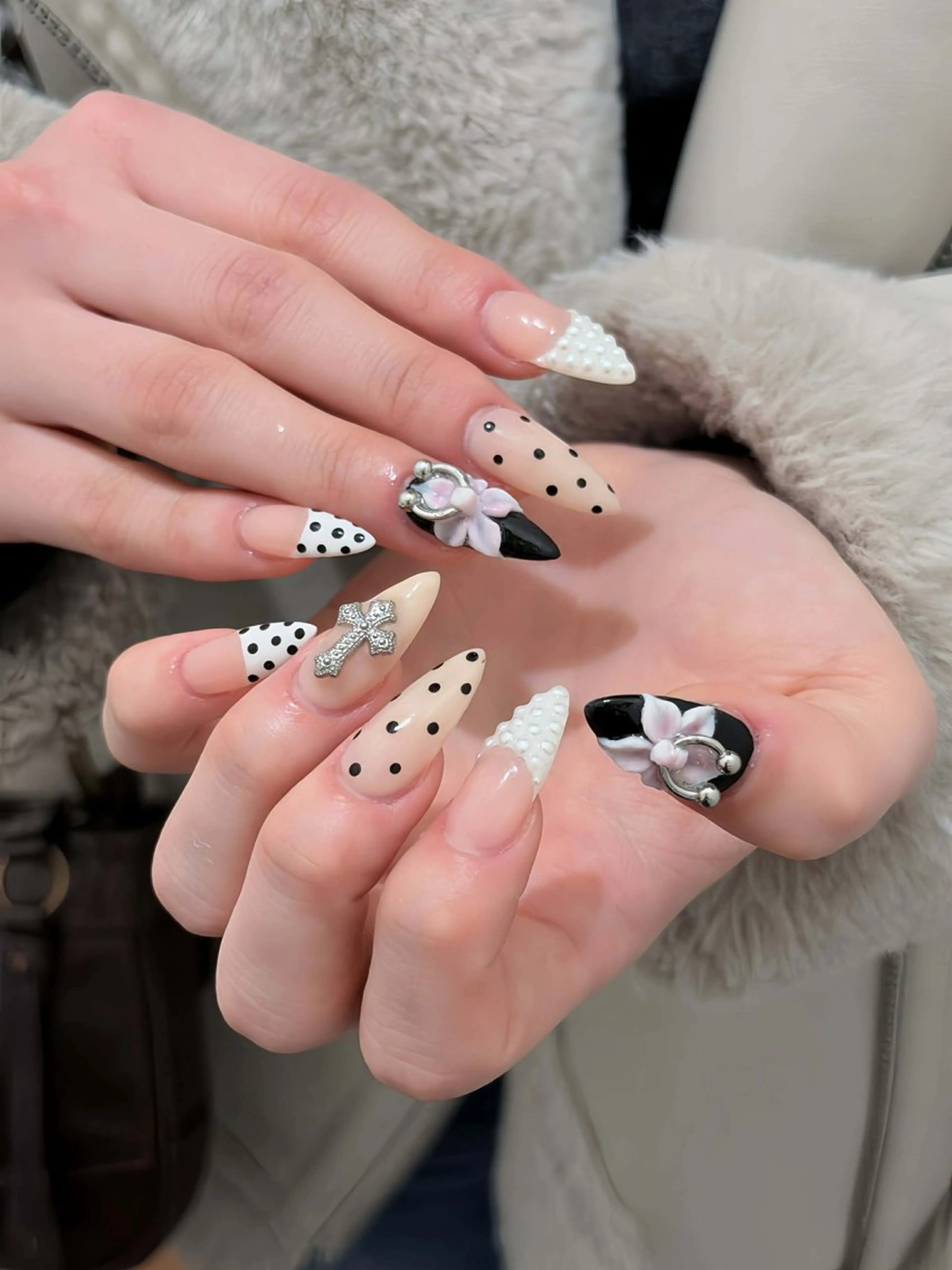 ネイル オーロラネイル ボルドー ブラウン 氷ネイル・うるうるネイル キラキラネイル ハンドネイル Julli NailStudioのネイルデザイン