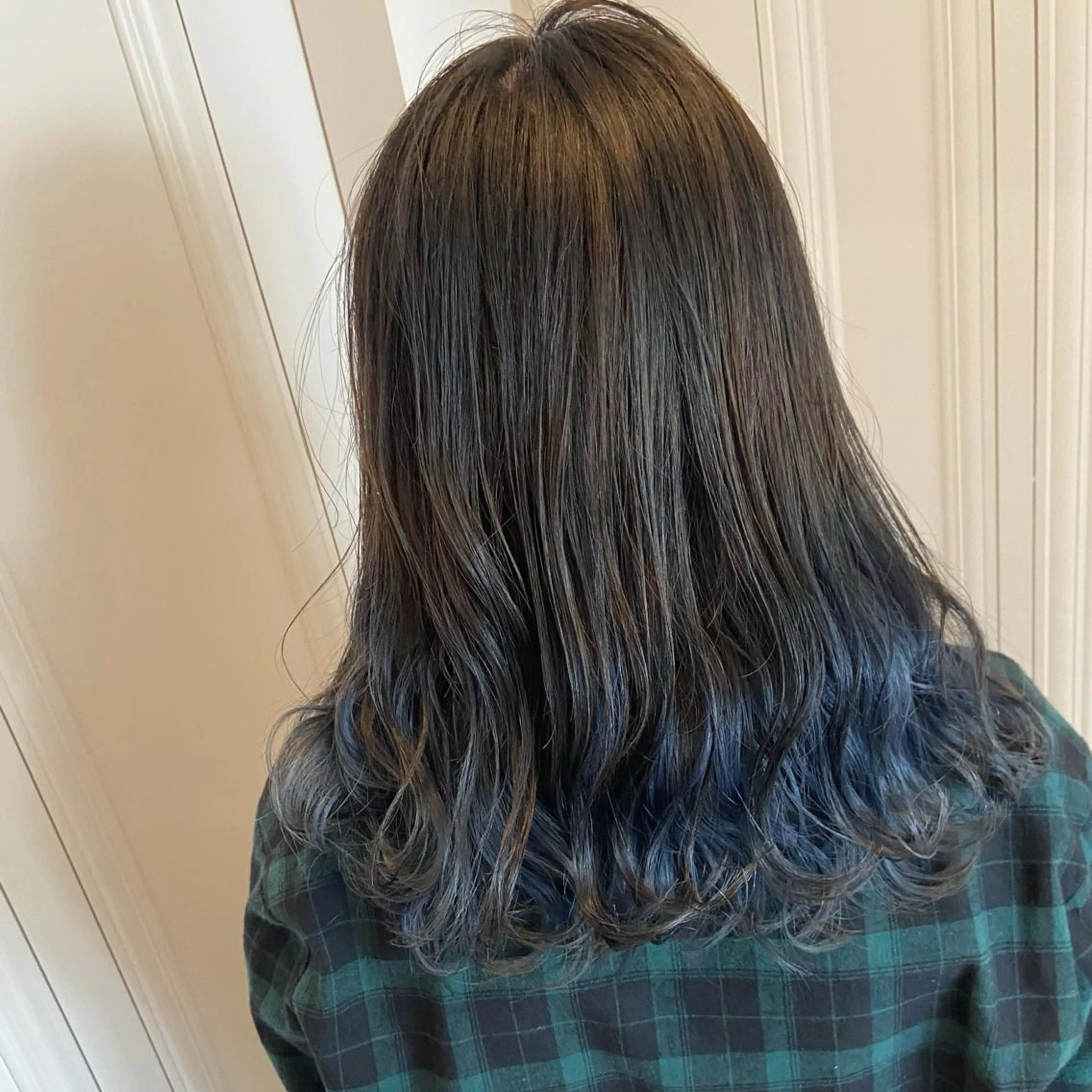 ミディアム 峯 志帆のヘアスタイル