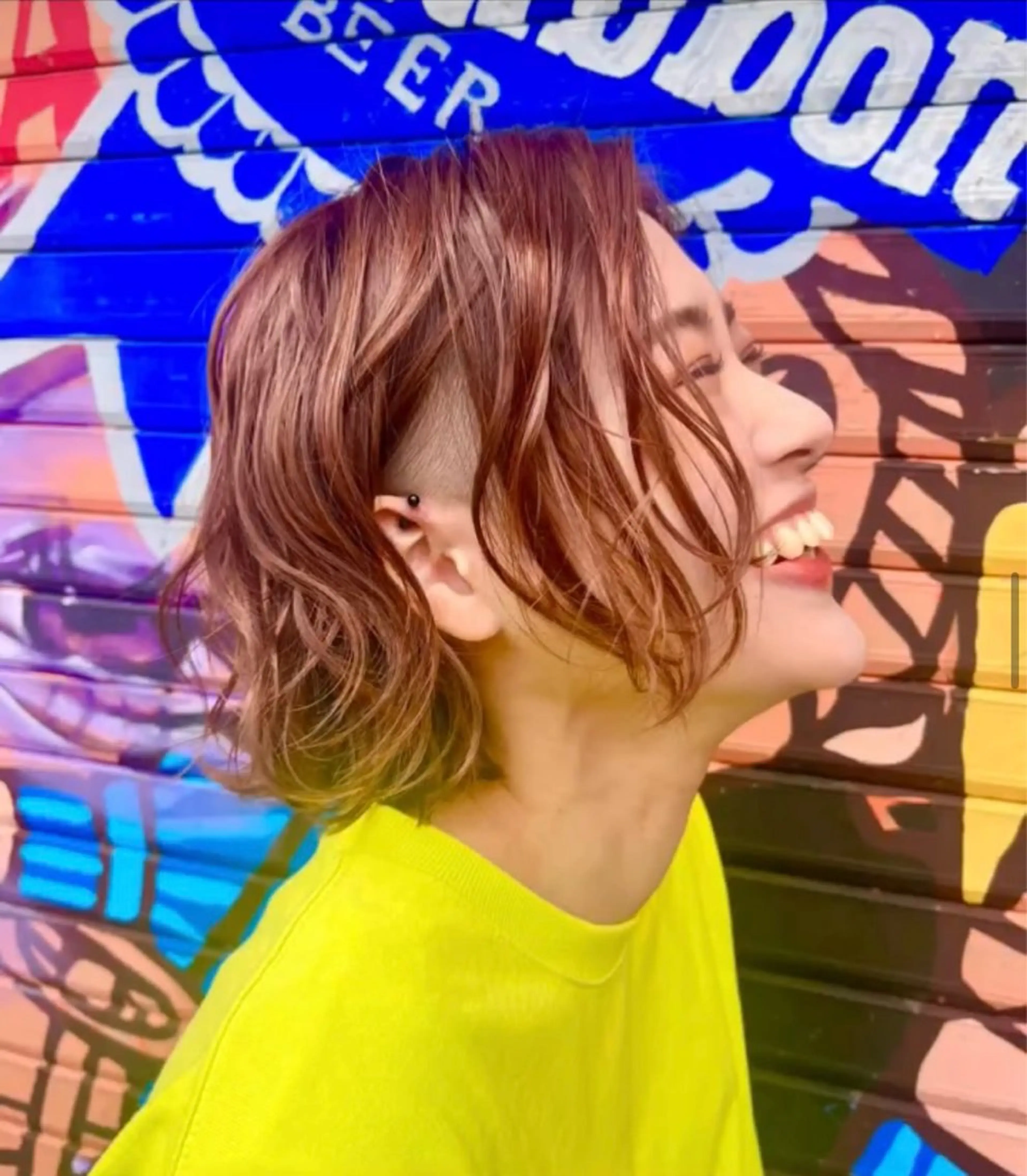 ミディアム カラー ブラウンカラー オレンジ オレンジブラウン デザインカット カット ヘアカラー direction所属・派手髪デザインカラー ヒロカのヘアスタイル