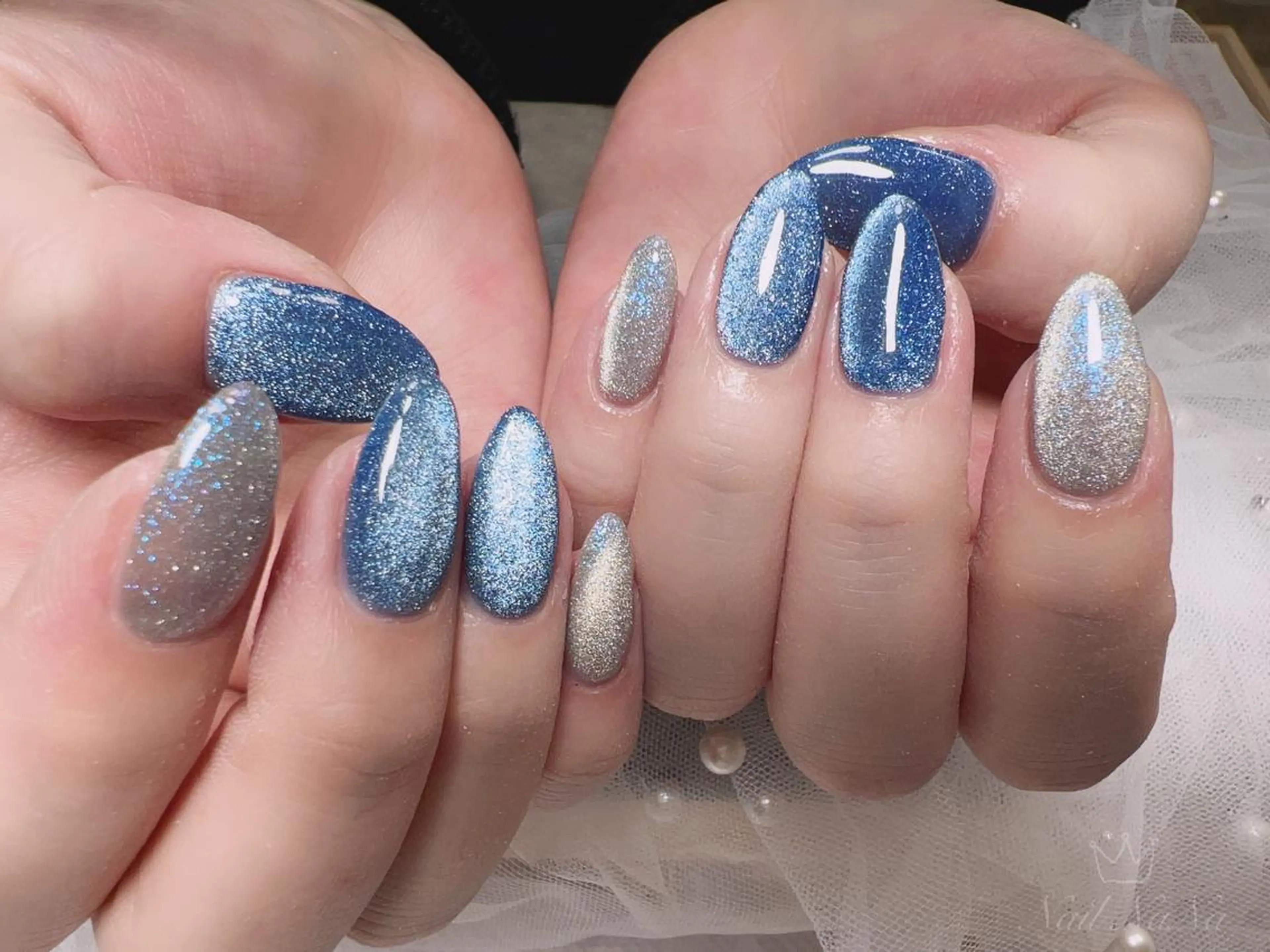 ミディアム カラー ネイル ブルー マグネットネイル ハンドネイル Nail NaNaのネイルデザイン