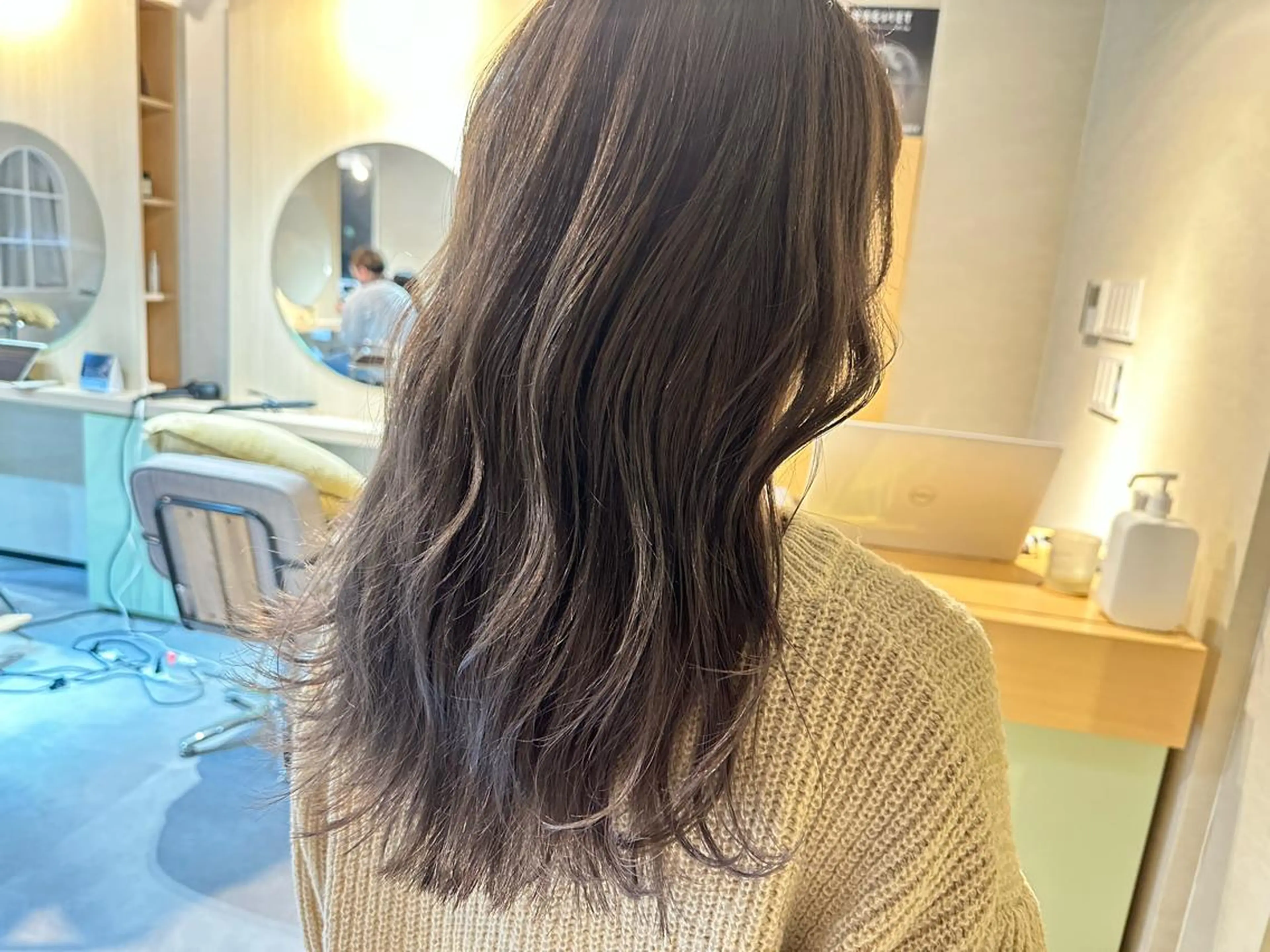 ロング カラー ブリーチ ブラウンカラー ラベンダーカラー カット ヘアカラー トリートメント 【Uneユヌ】菊地 春那のヘアスタイル