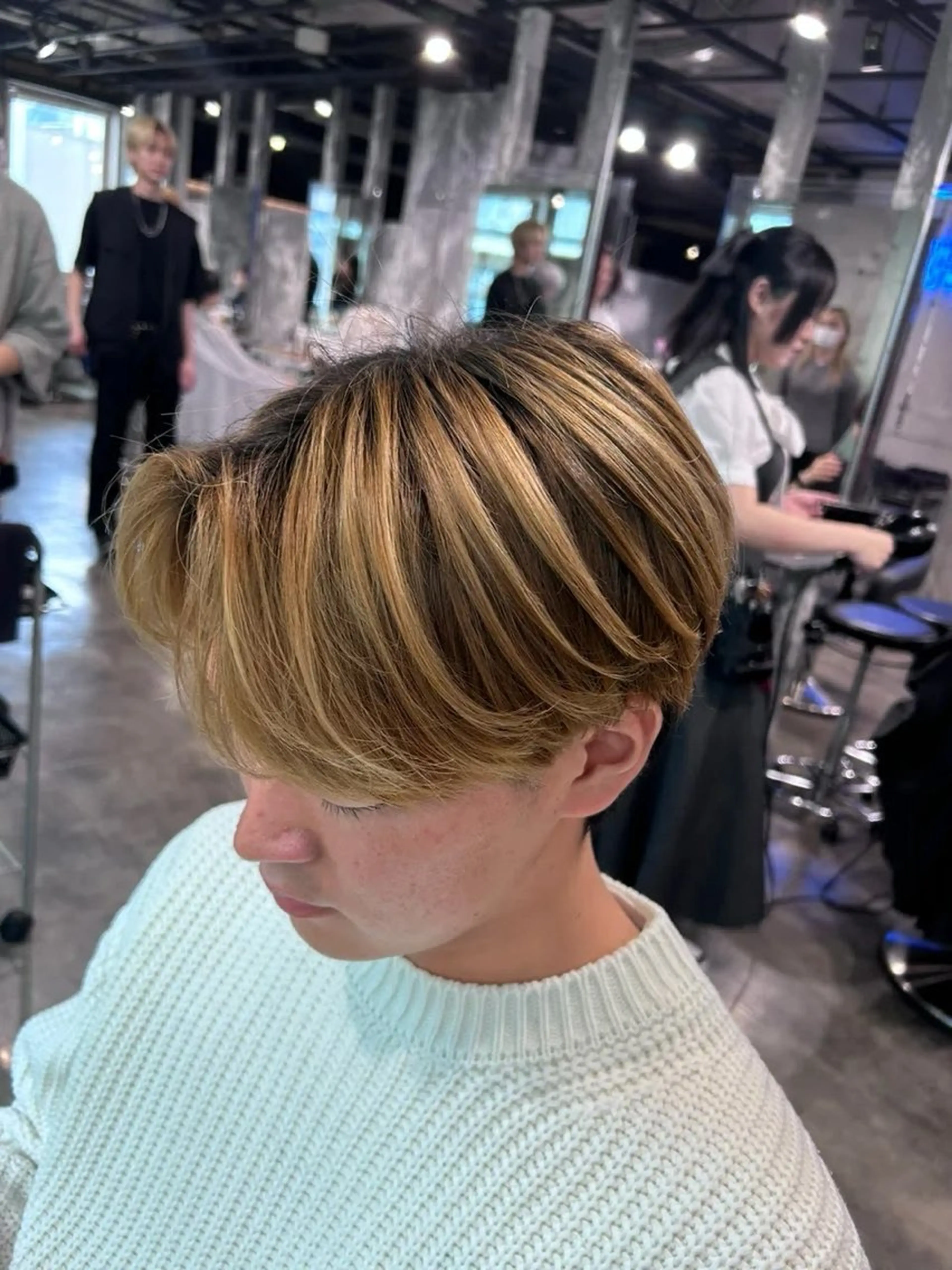 カラー パーマ ヘアアレンジ メンズ メンズハイライト ハイライトカラー ニュアンスパーマ カット パーマ トリートメント ヘッドスパ ヘアセット 💎韓国/ レイヤー カット/ 暖色🫧のヘアスタイル