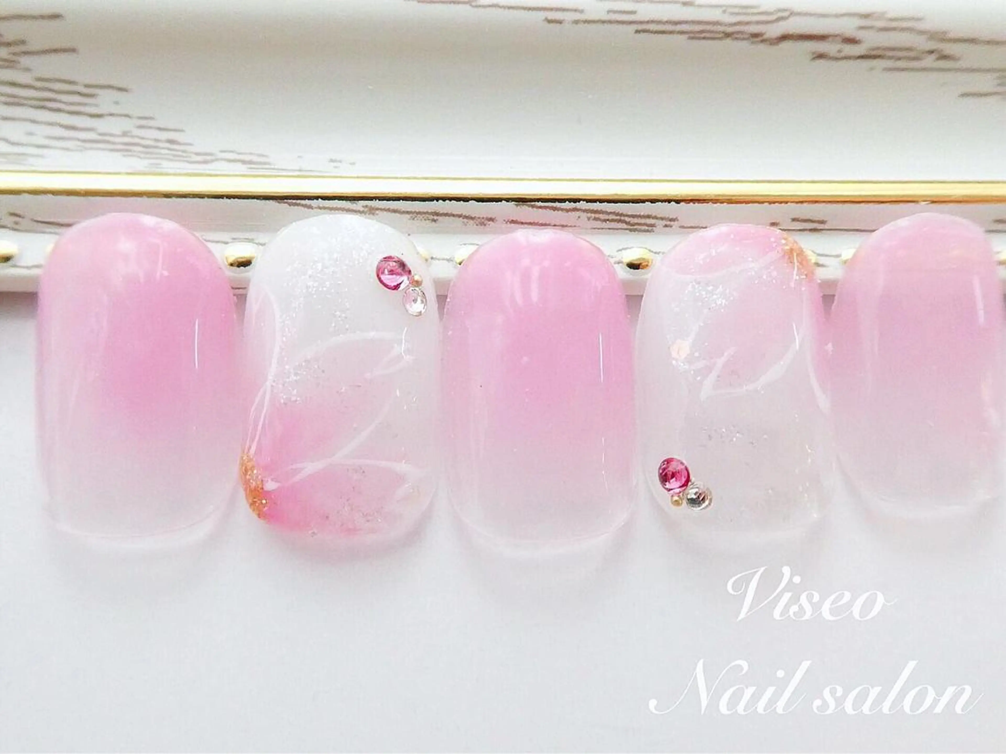 ネイル フラワーネイル Viseo《6週間 長持ちパラジェル》のネイルデザイン