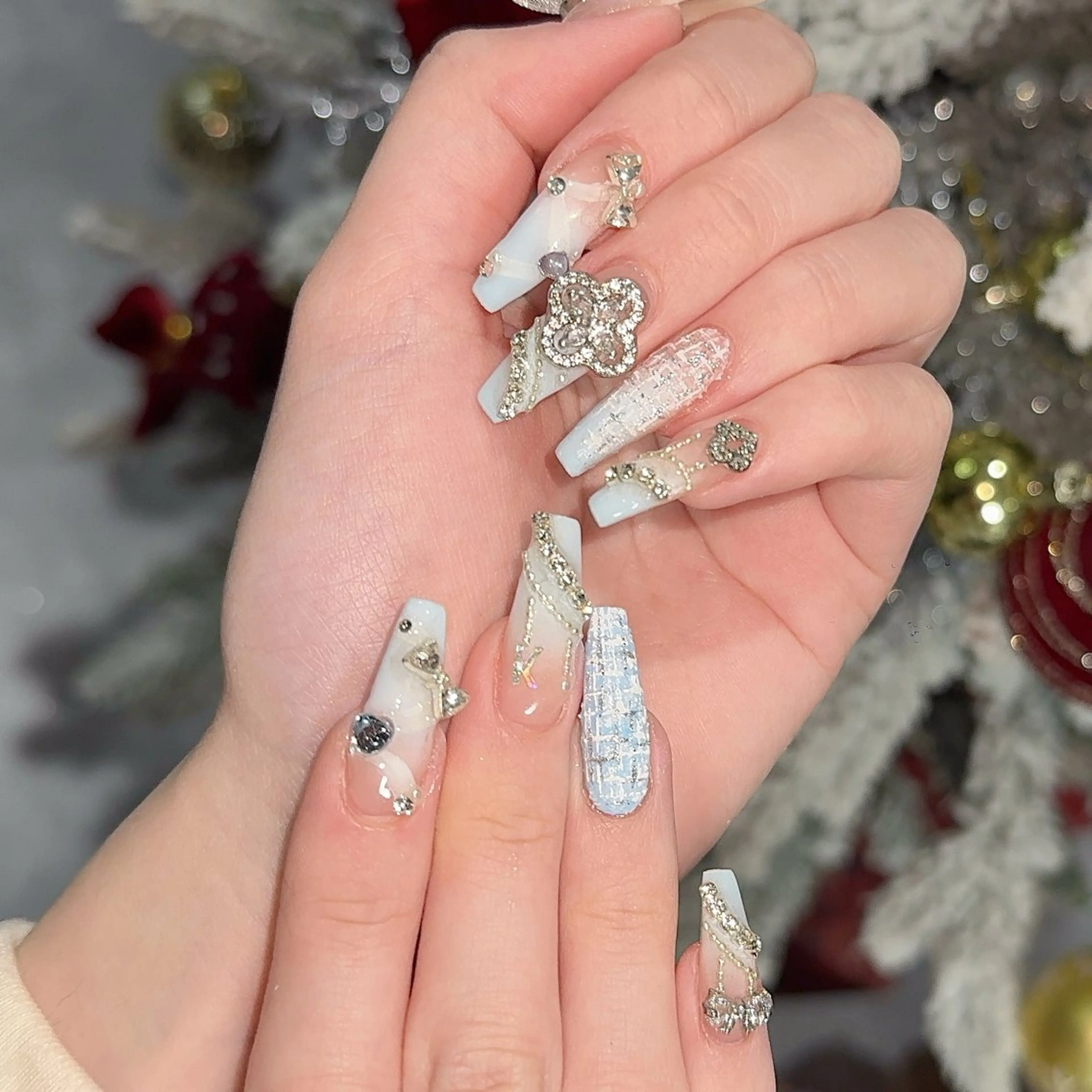 ネイル チークネイル フレンチネイル ガラスフレンチ グラデーション キラキラネイル ハンドネイル LilyLala Nailsalonのネイルデザイン