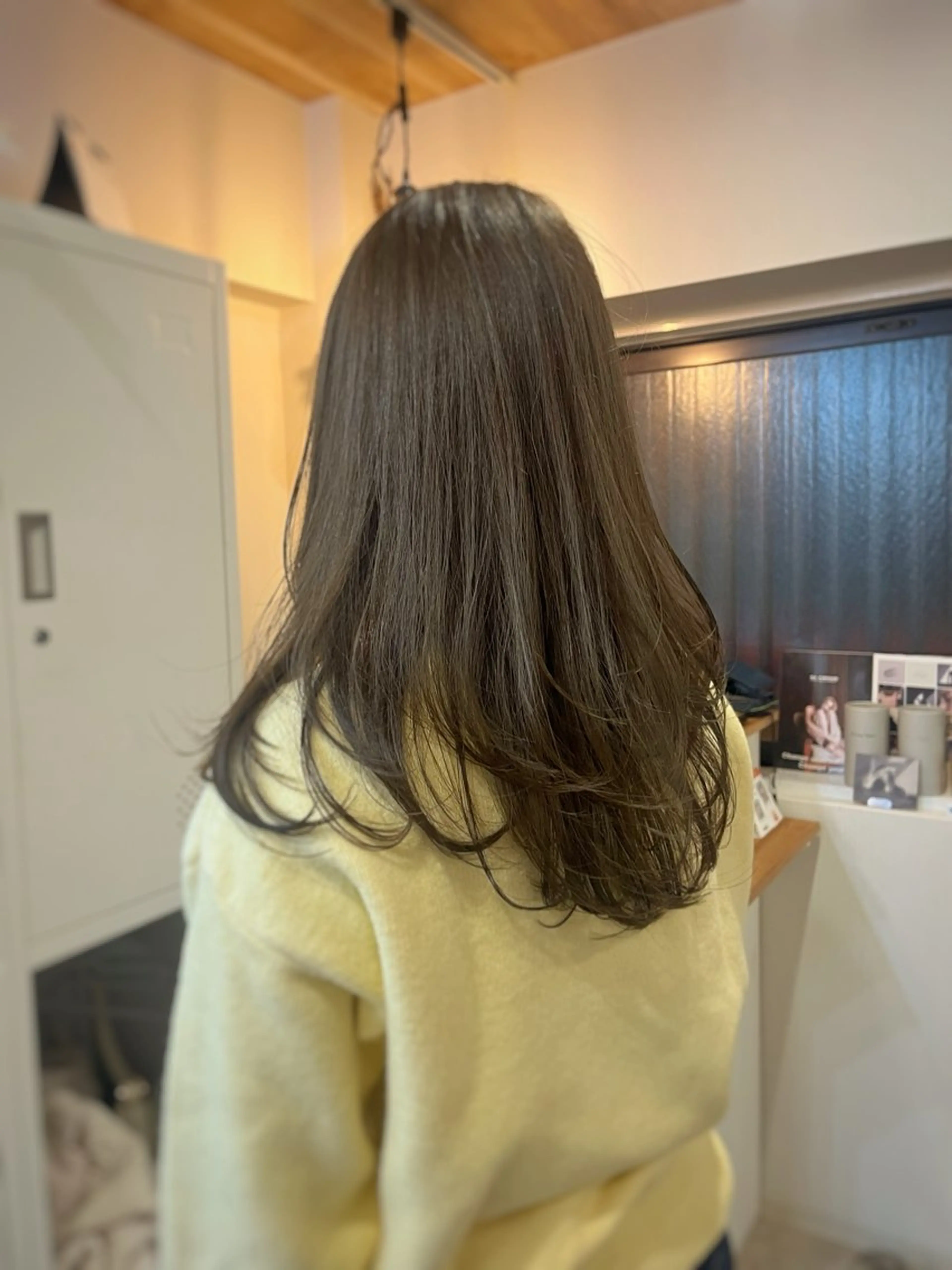 ロング カラー ブラウンカラー オリーブブラウン レイヤーカット カット ヘアカラー トリートメント 下石怜子/レイヤー/ 透明感カラーのヘアスタイル