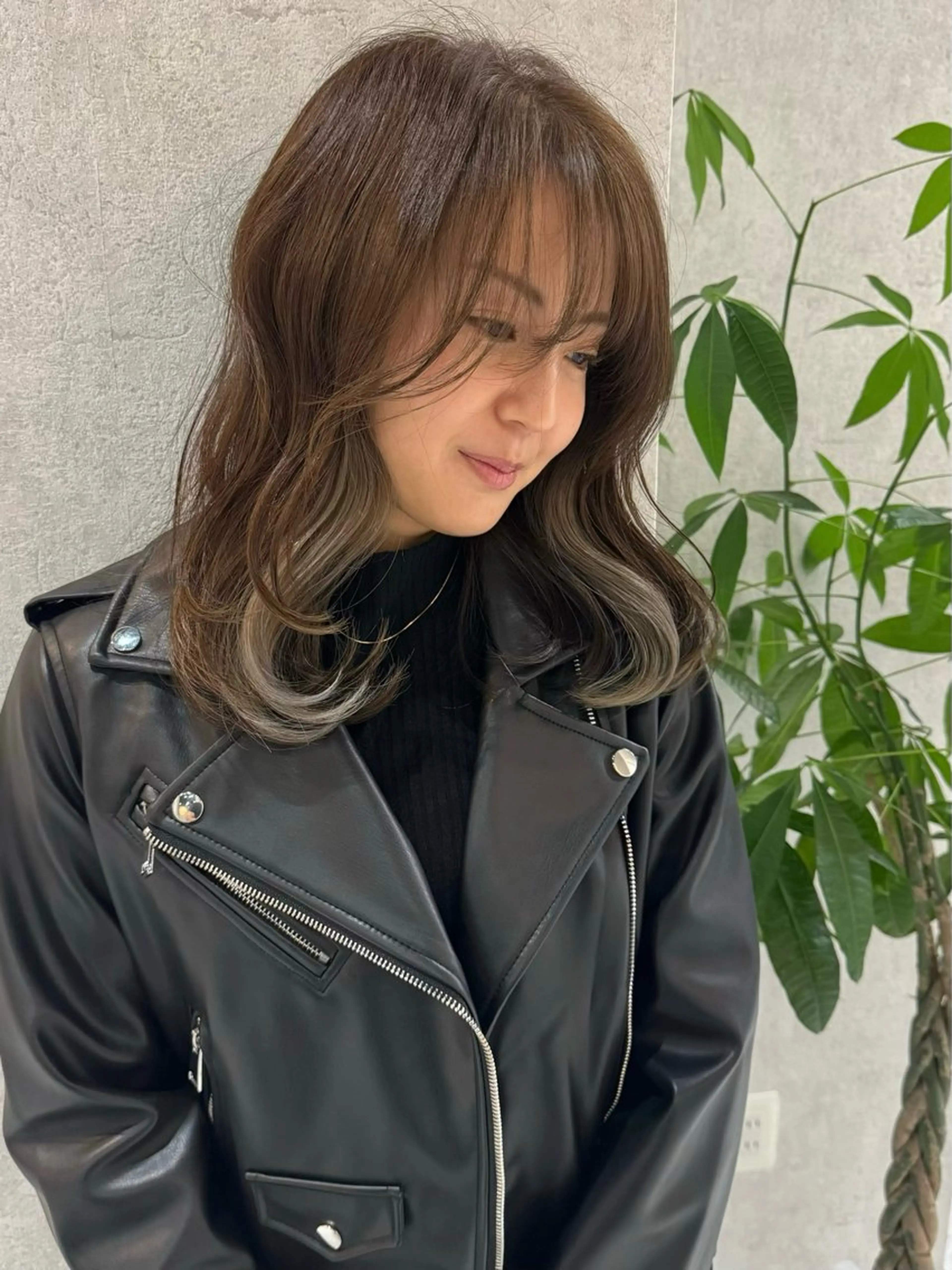 ミディアム カラー ヘアアレンジ ショートボブ バレイヤージュ ブリーチ デザインカラー ダブルカラー アンドウ ユウ/ レイヤーカット/韓国のヘアスタイル