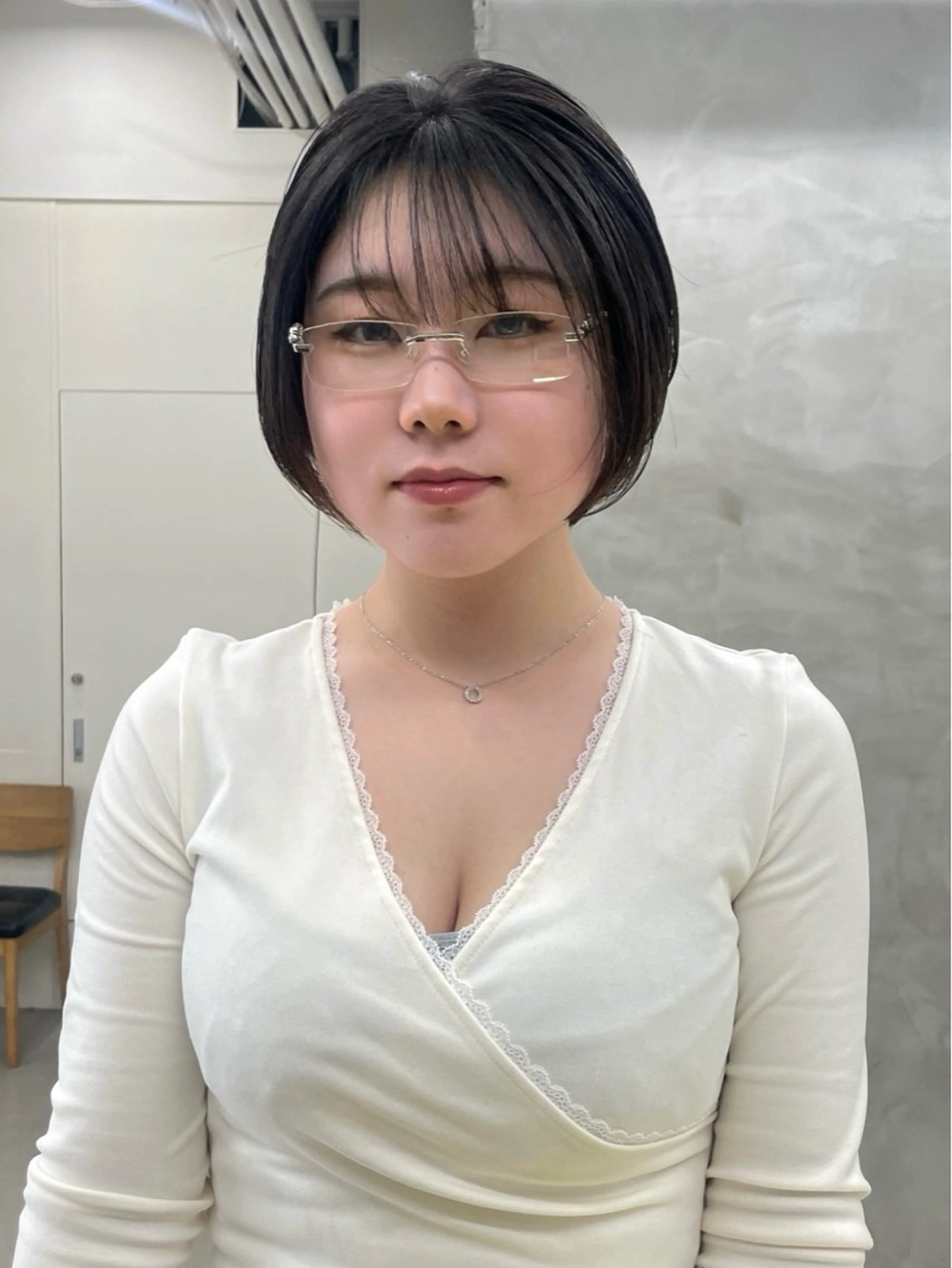 ショート ボブ ハイライト レイヤーカット ショートヘア カット トリートメント スパイラルパーマ 🌐hina⭐️のヘアスタイル