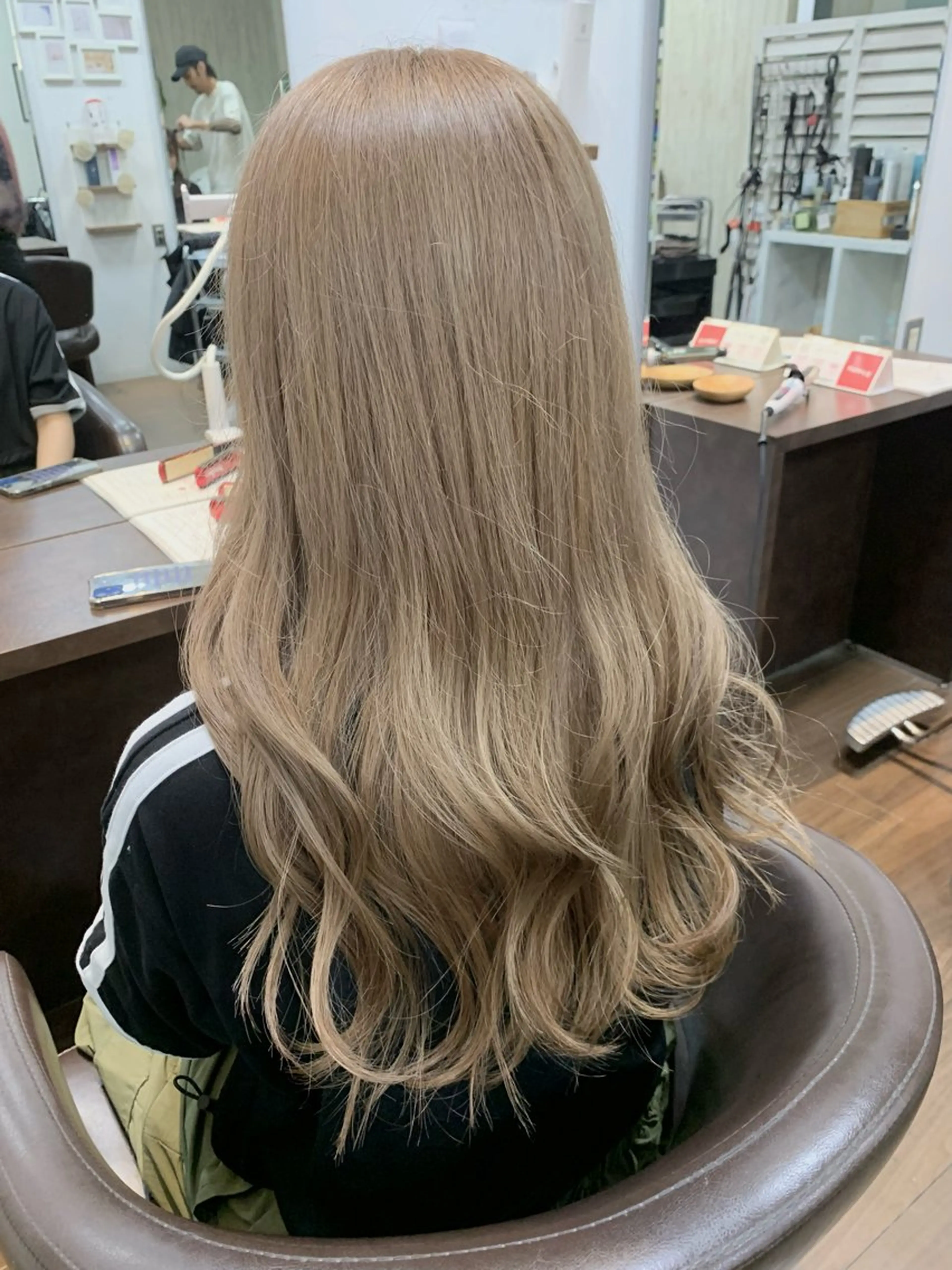 ロング カラー ベージュカラー ブラウンカラー グレージュ ミルクティーベージュ ミルクティーグレージュ 小笠原 菜緒のヘアスタイル