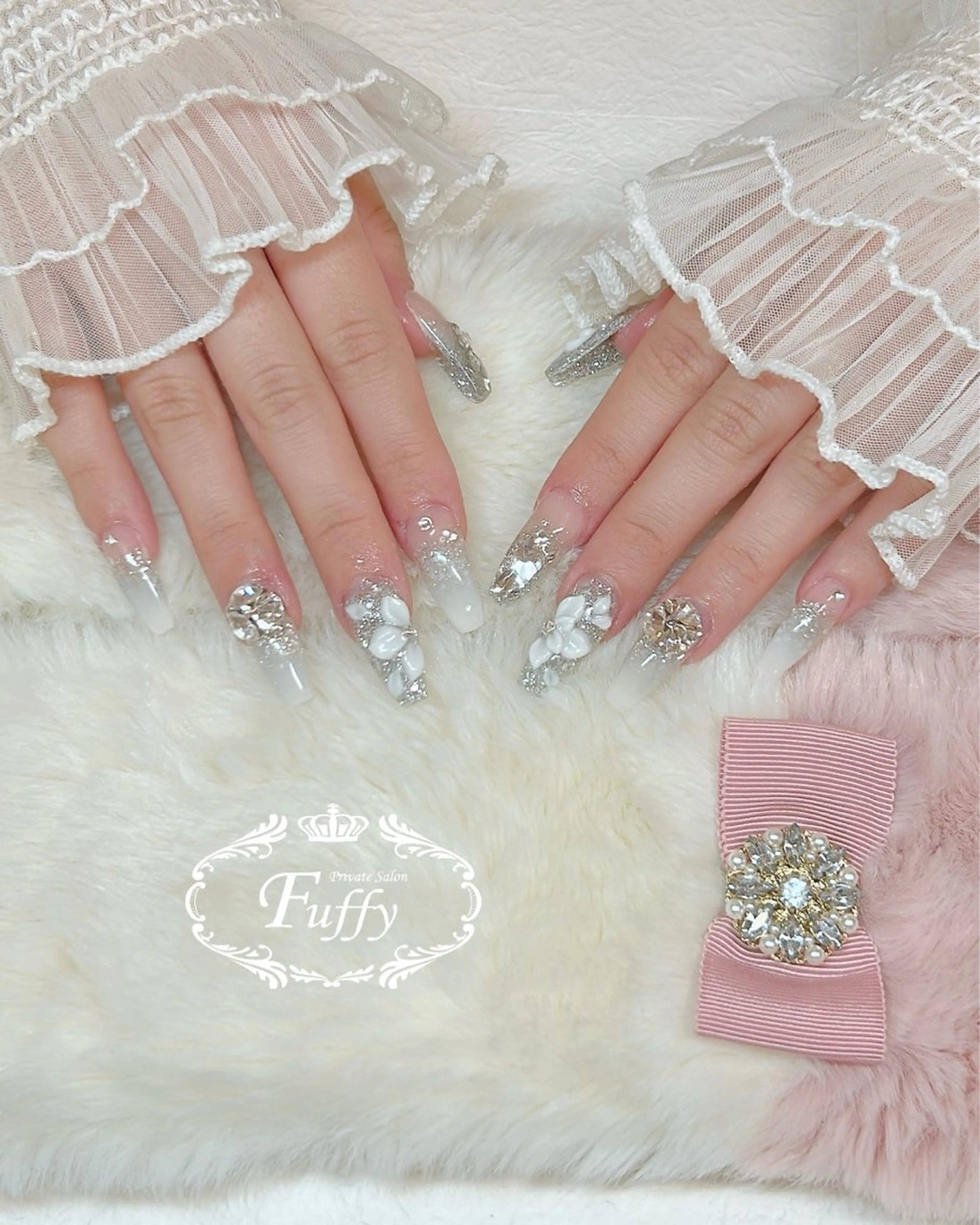 ネイル 成人式 フラワーネイル ストーンネイル ハンドネイル Fuffy所属・フーフィー Fuffyのネイルデザイン