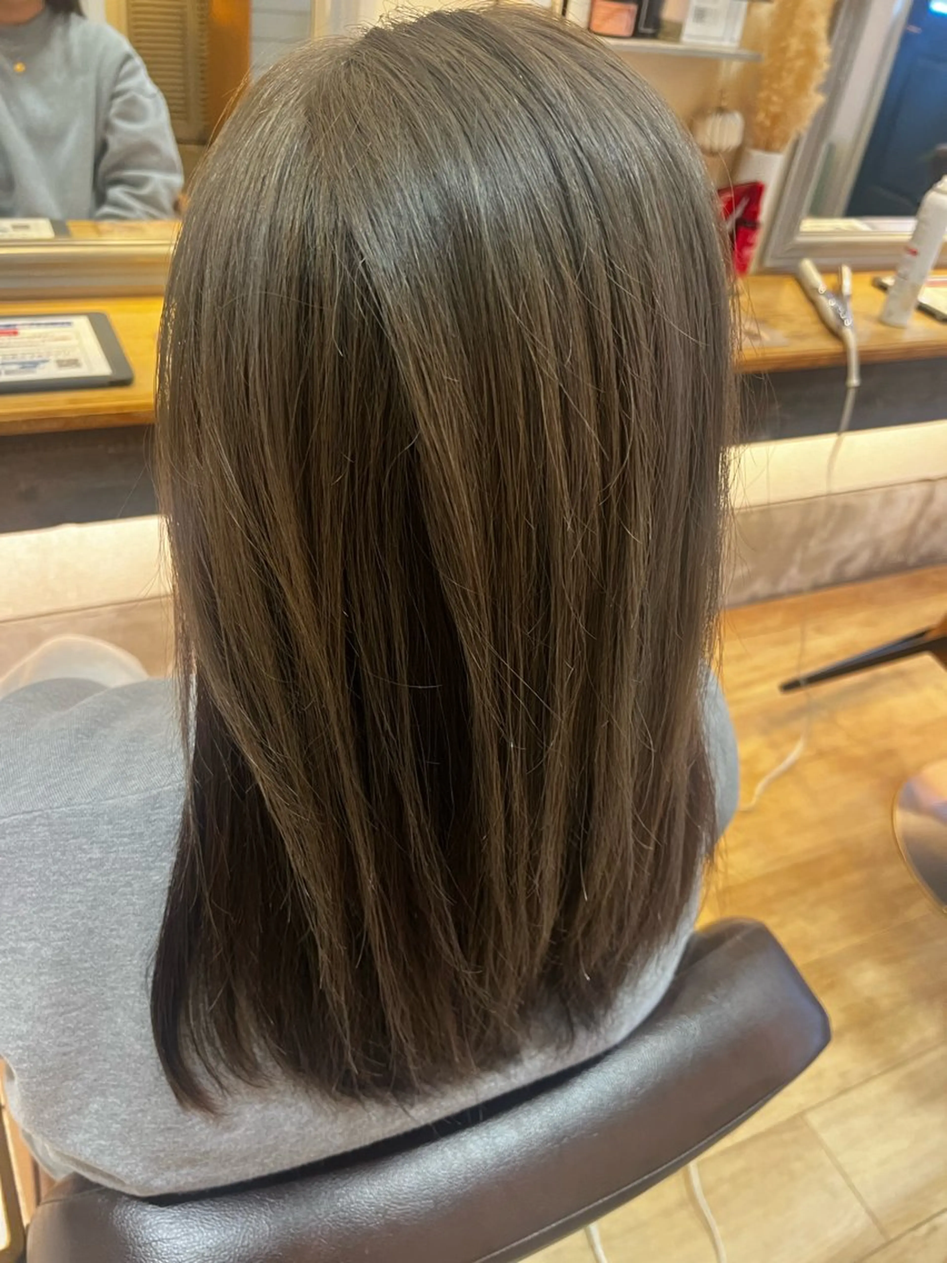 セミロング ハラちゃんカット✂︎ 透明感🩵ケアカラーのヘアスタイル