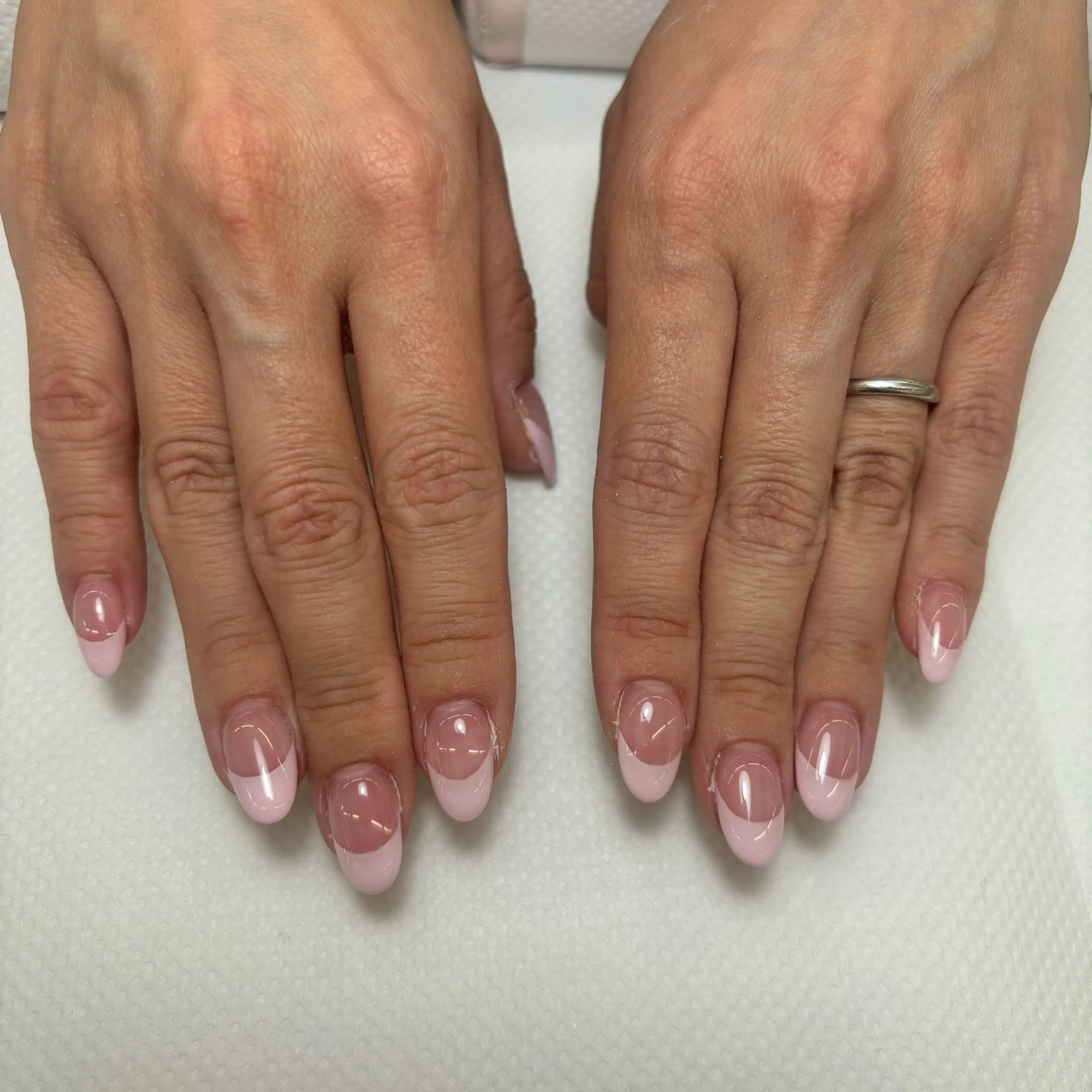 ネイル フレンチネイル パステルネイル ピンク 【MAXKELLY】 KOBIKI🐾のネイルデザイン