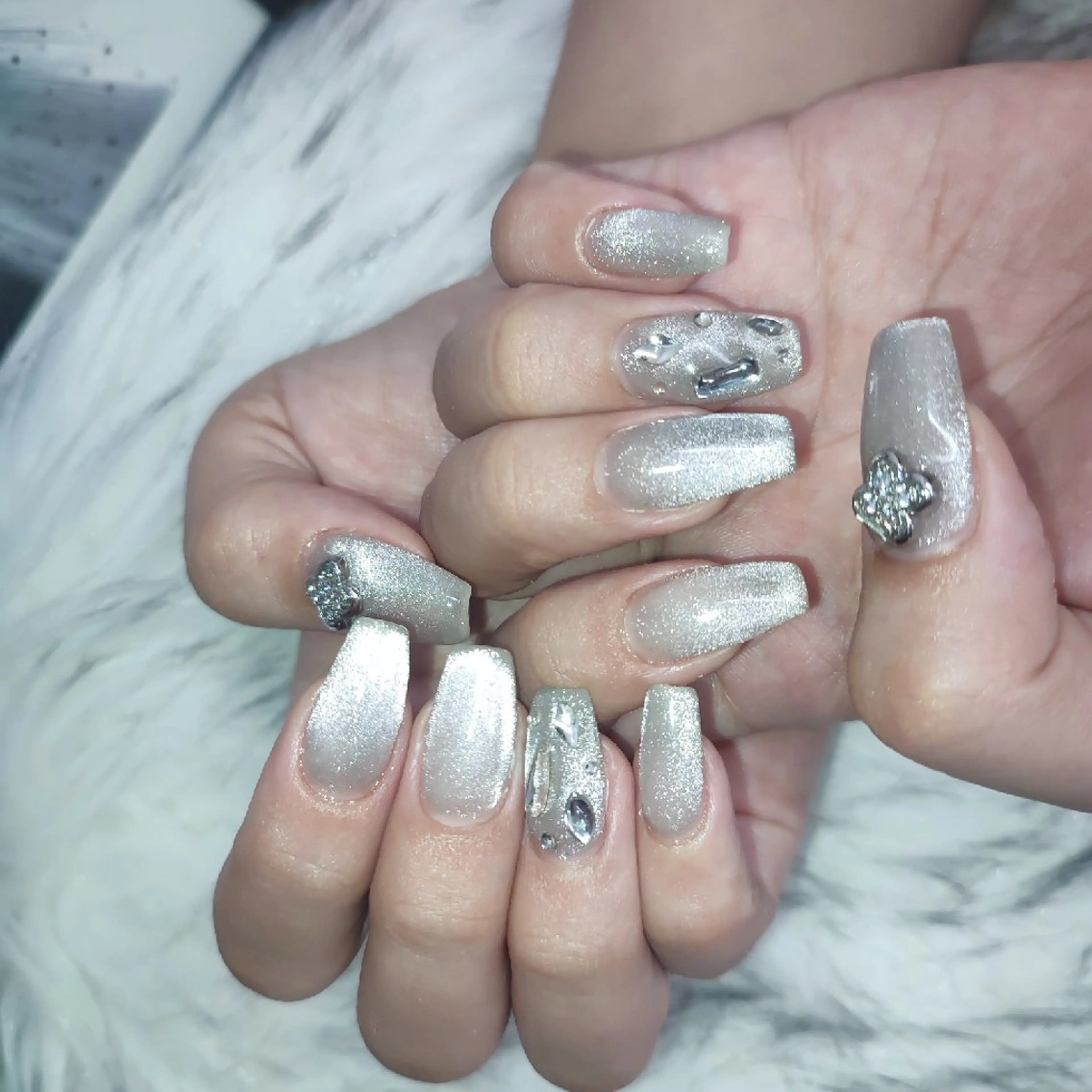 ネイル ハンドネイル RUNWAY 　　の眉毛・アイブロウイメージ