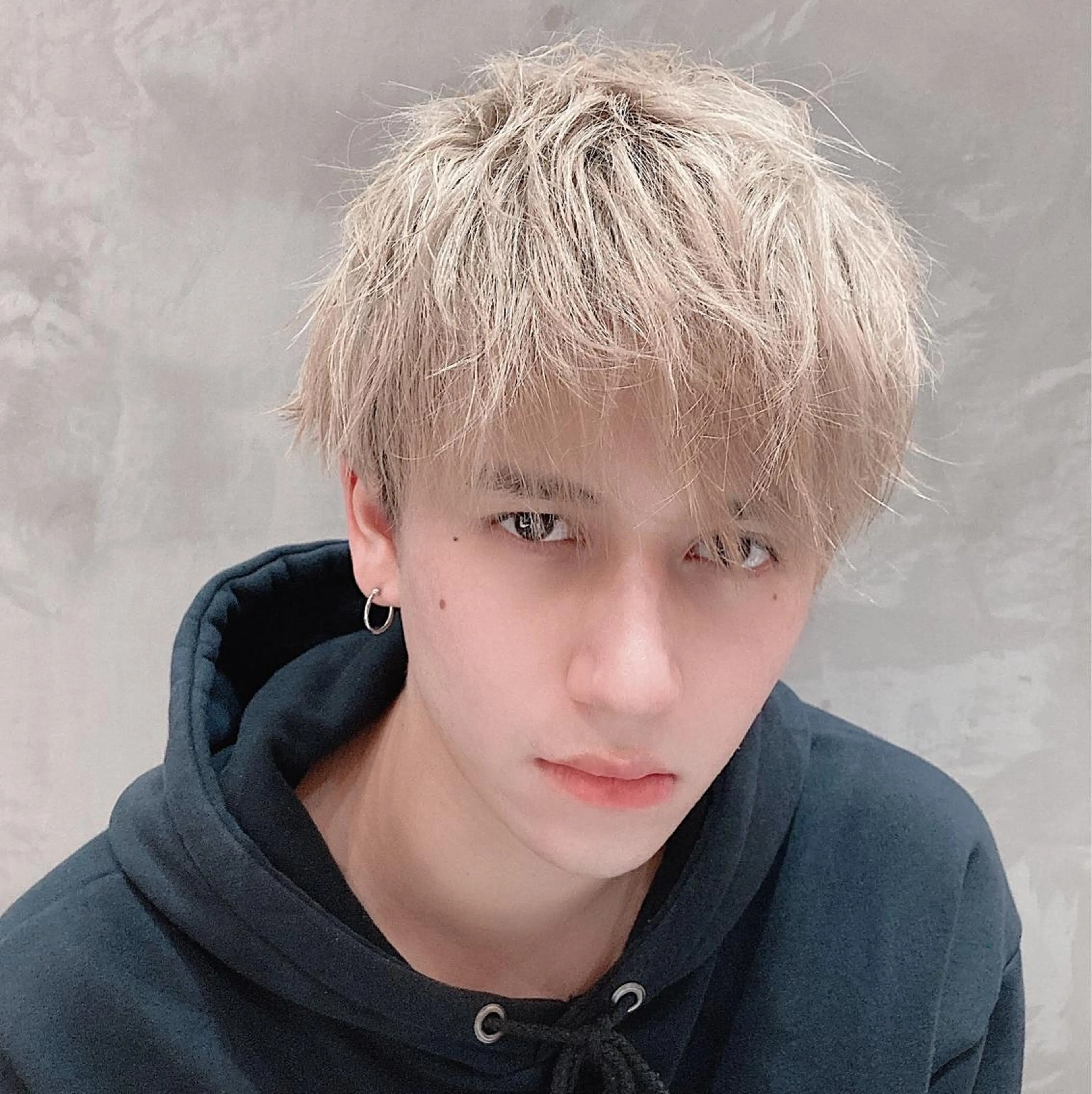 ショート パーマ メンズ メンズハイトーン カット パーマ トリートメント 波巻きスパイラルパー マ/シャドウパーマ駿のヘアスタイル