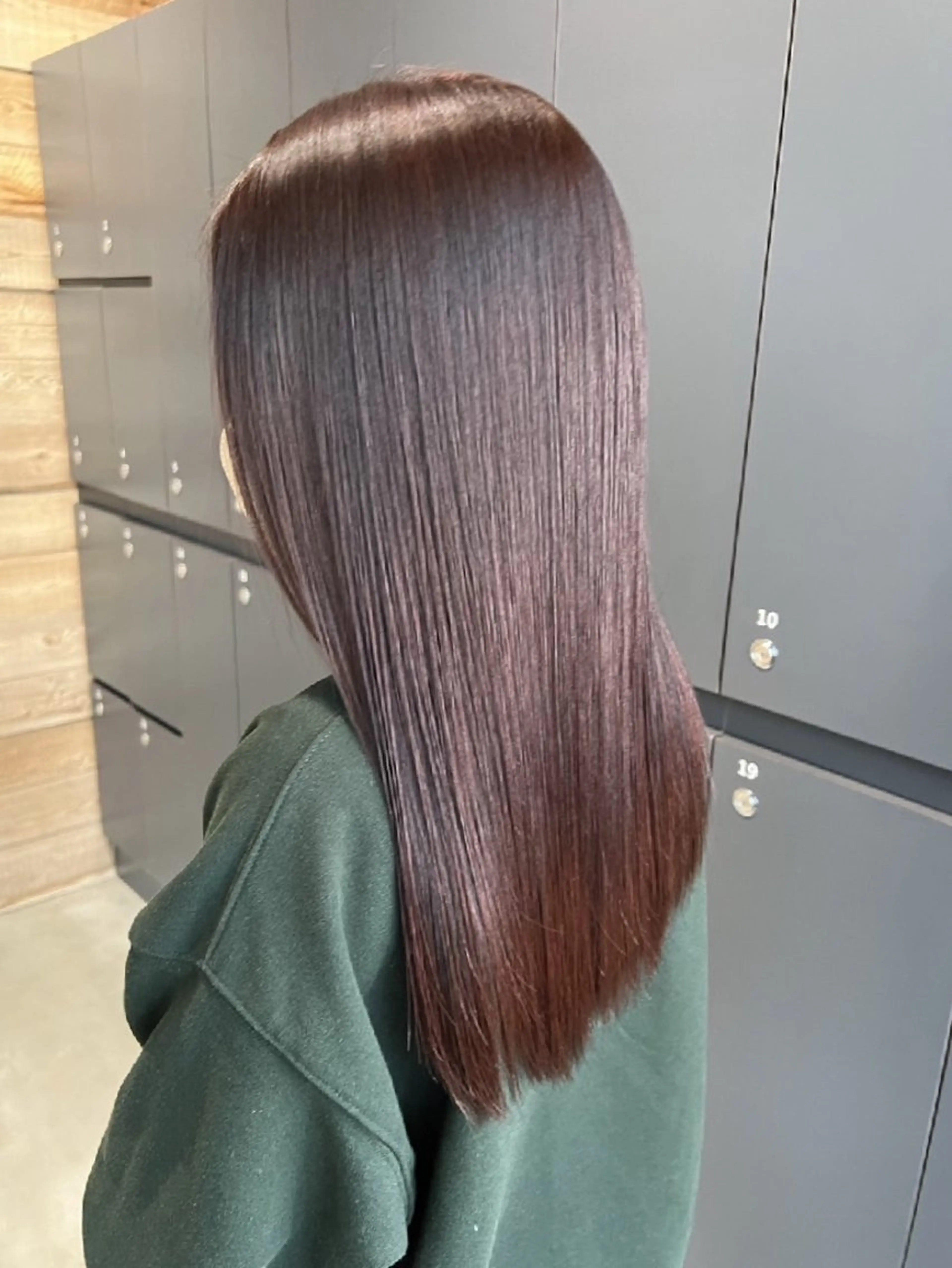 ロング レッドブラウン 広瀬 輝明のヘアスタイル