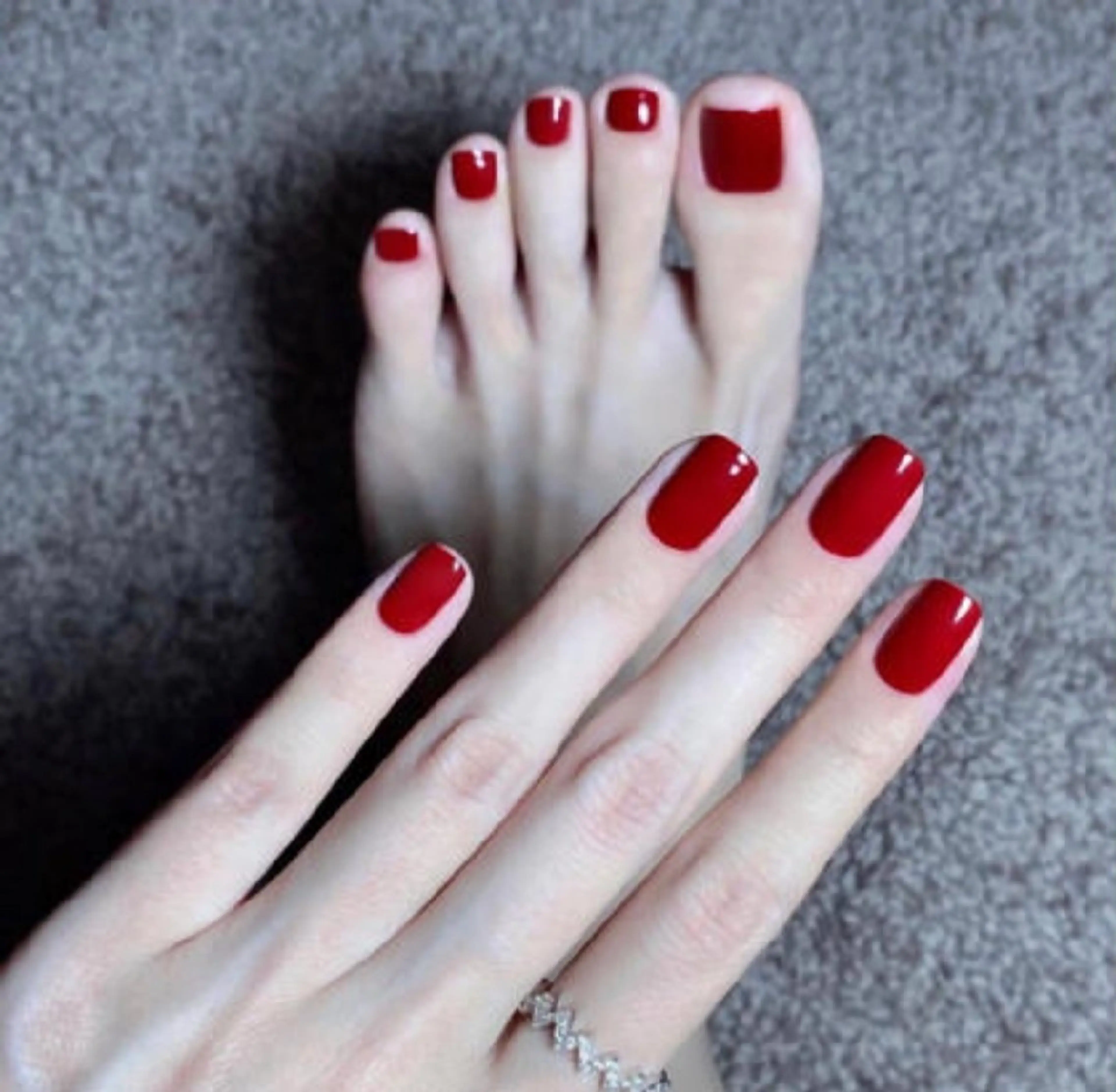 【新規オフ無料】自爪ハンド&フット ワンカラーorラメグラ✨ストーン2粒プレゼント✨￥8500の写真