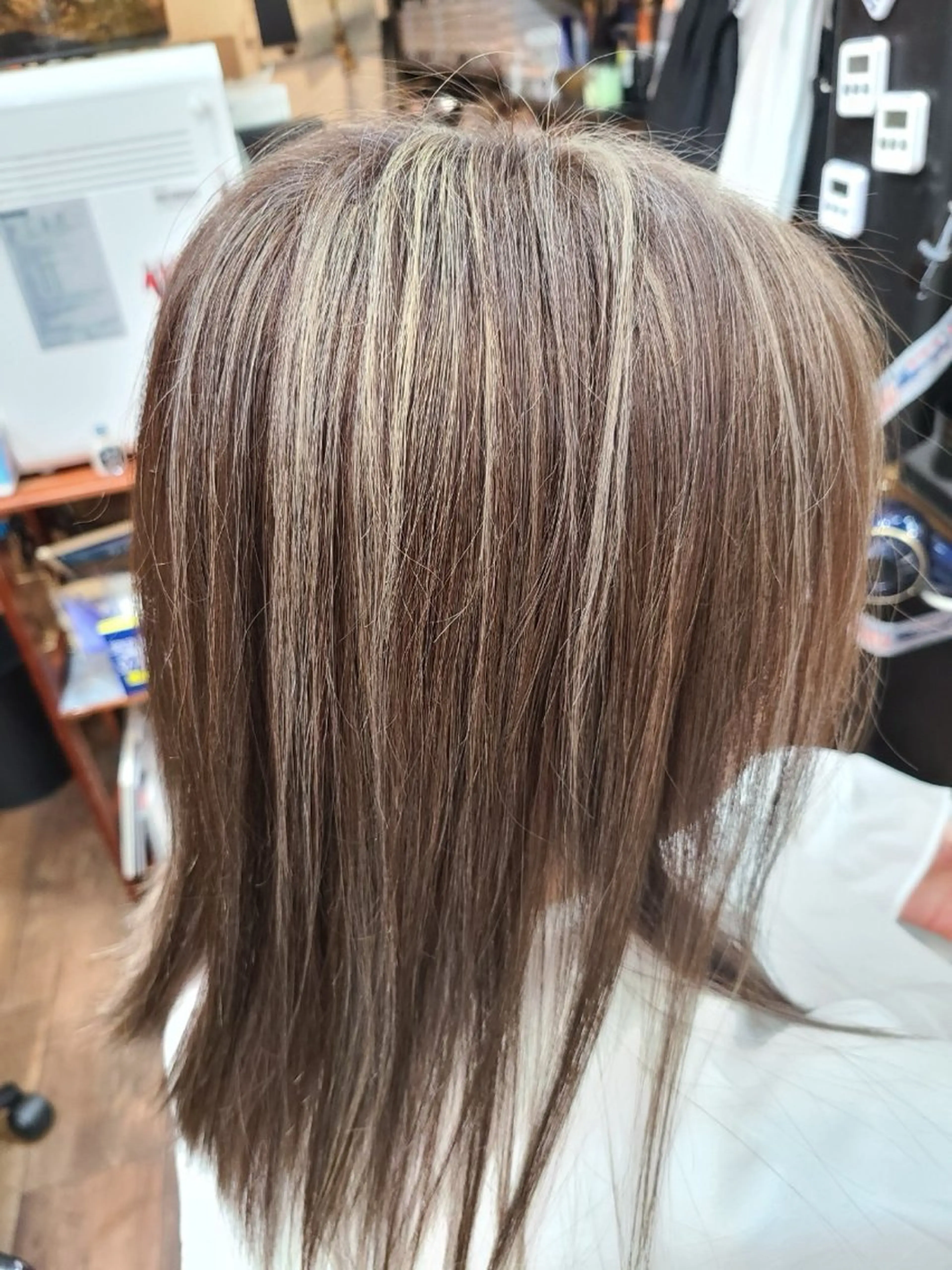 セミロング カラー ベージュカラー ブリーチ ダブルカラー ハイライトカラー メッシュ ヘアカラー トリートメント 🌴 NALUスタイ リストおKIKU🏄のヘアスタイル