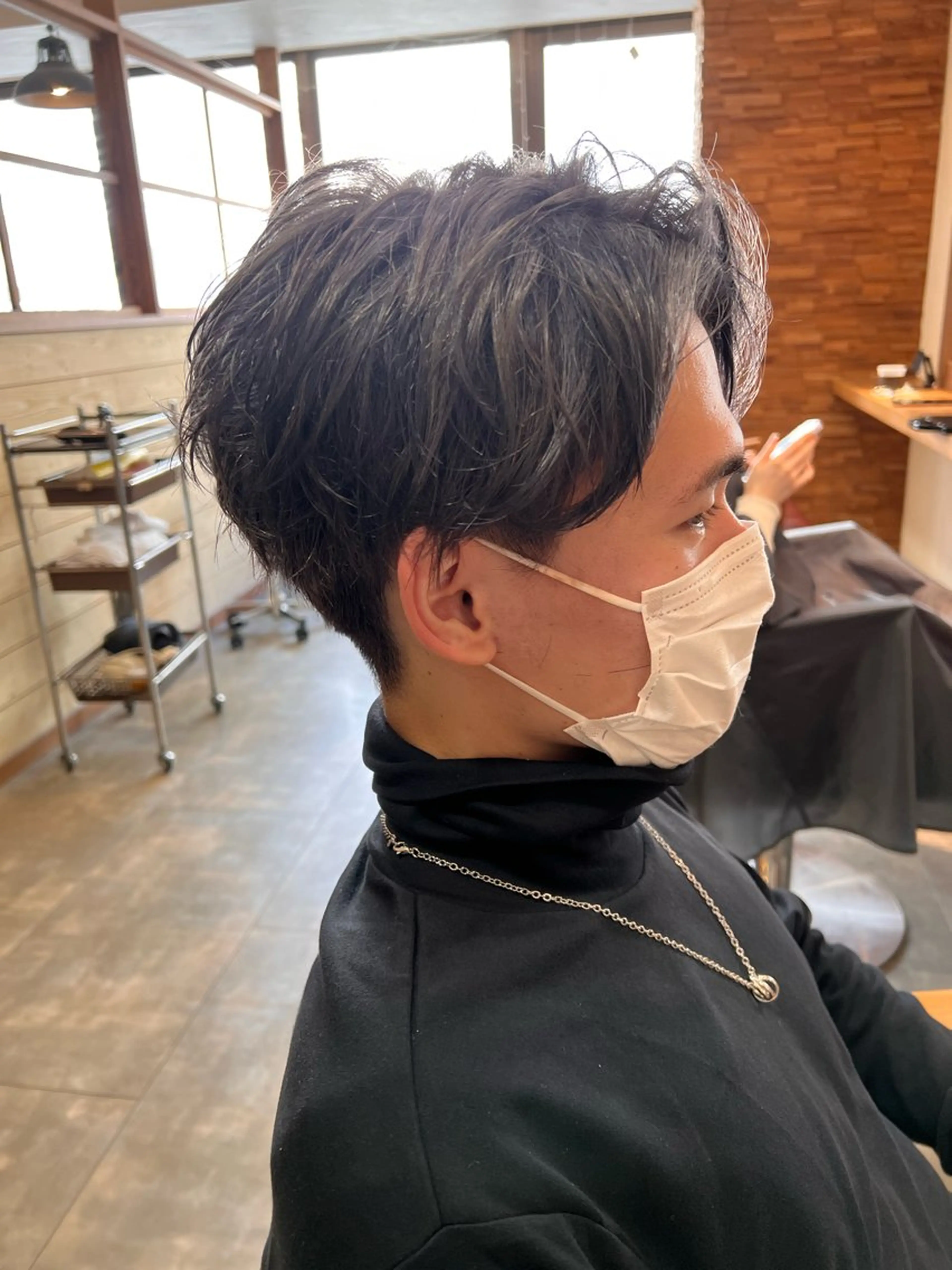 カラー メンズ メンズブリーチ ブリーチ little  porto所属・透明感・艶感 小坂隼斗のヘアスタイル