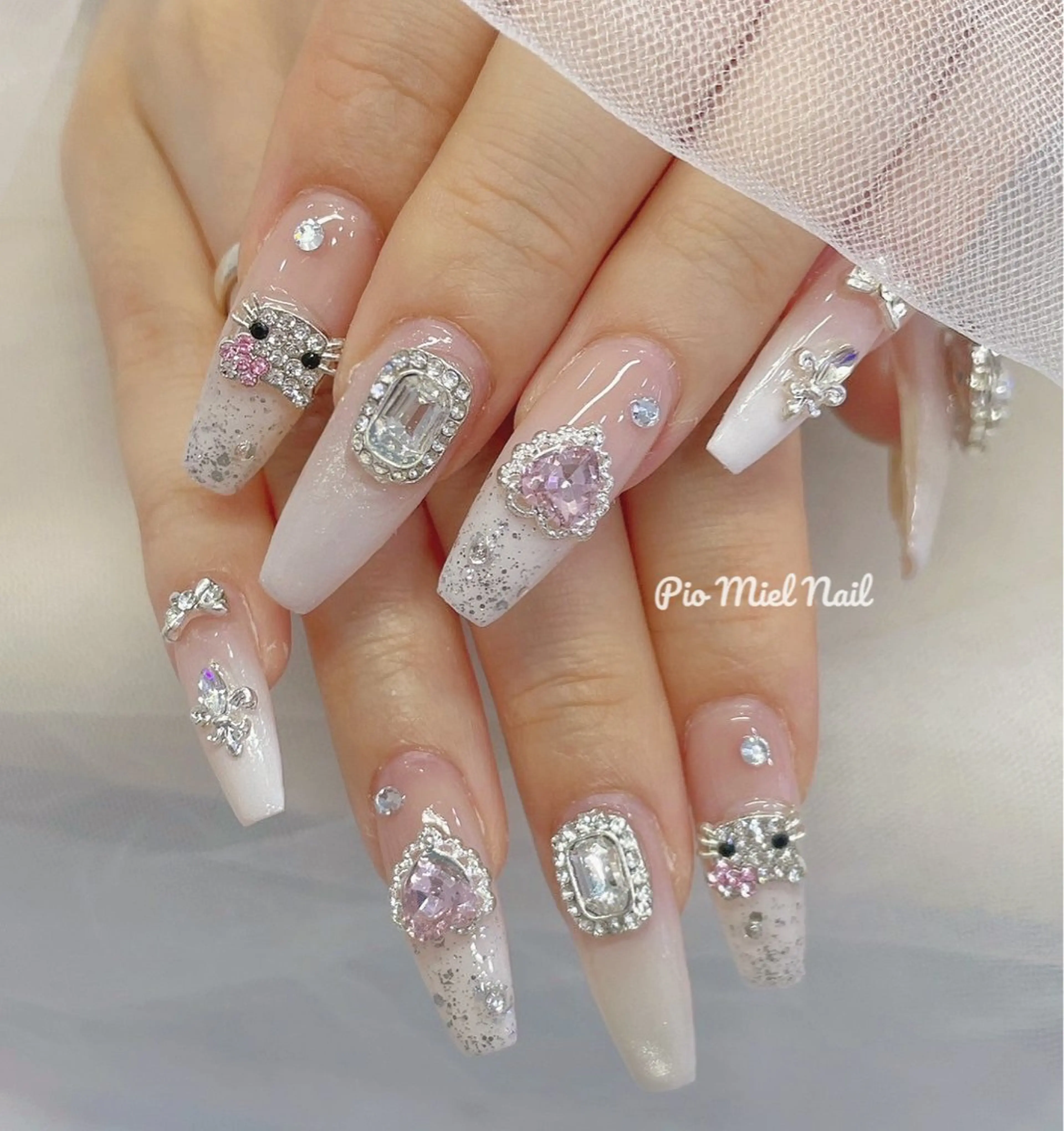 セミロング ハンドネイル Pio Mielのネイルデザイン