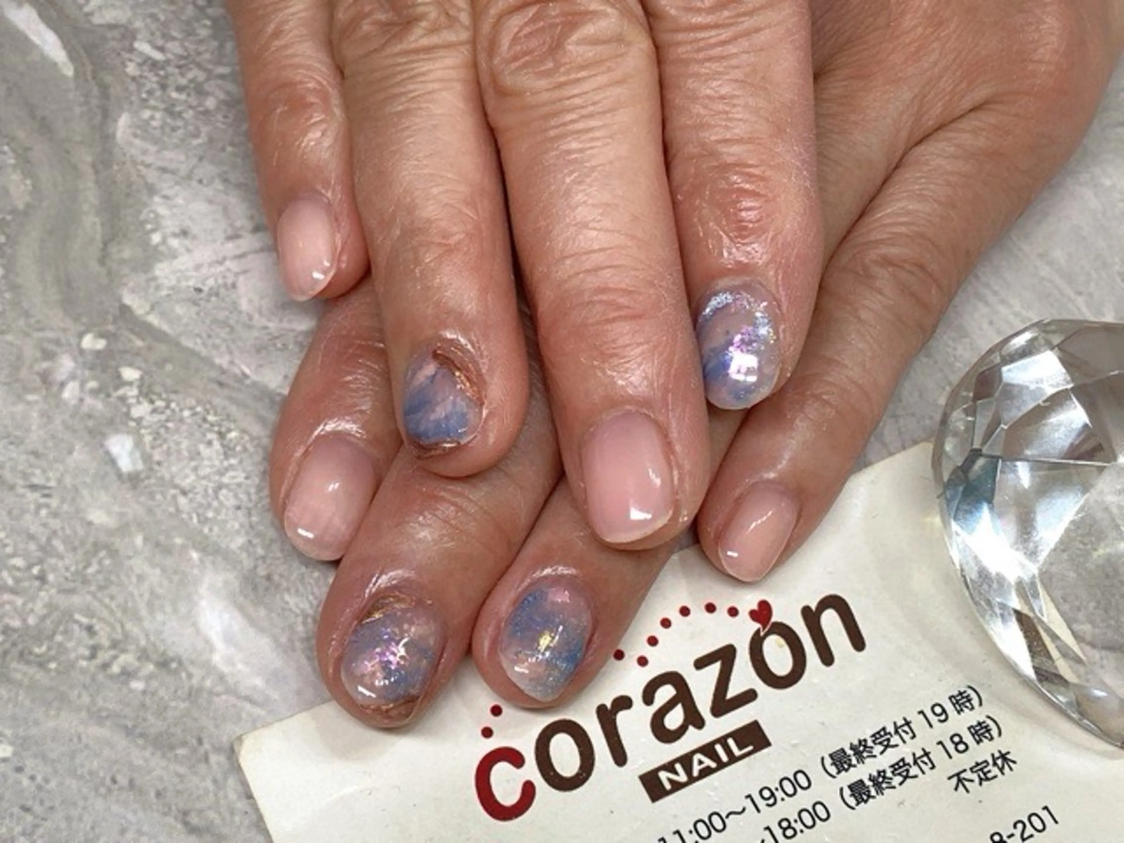 ネイル キラキラネイル 水色 マグネットネイル 大理石ネイル(マーブル) ピンク corazon所属・ネイリスト aicoのネイルデザイン