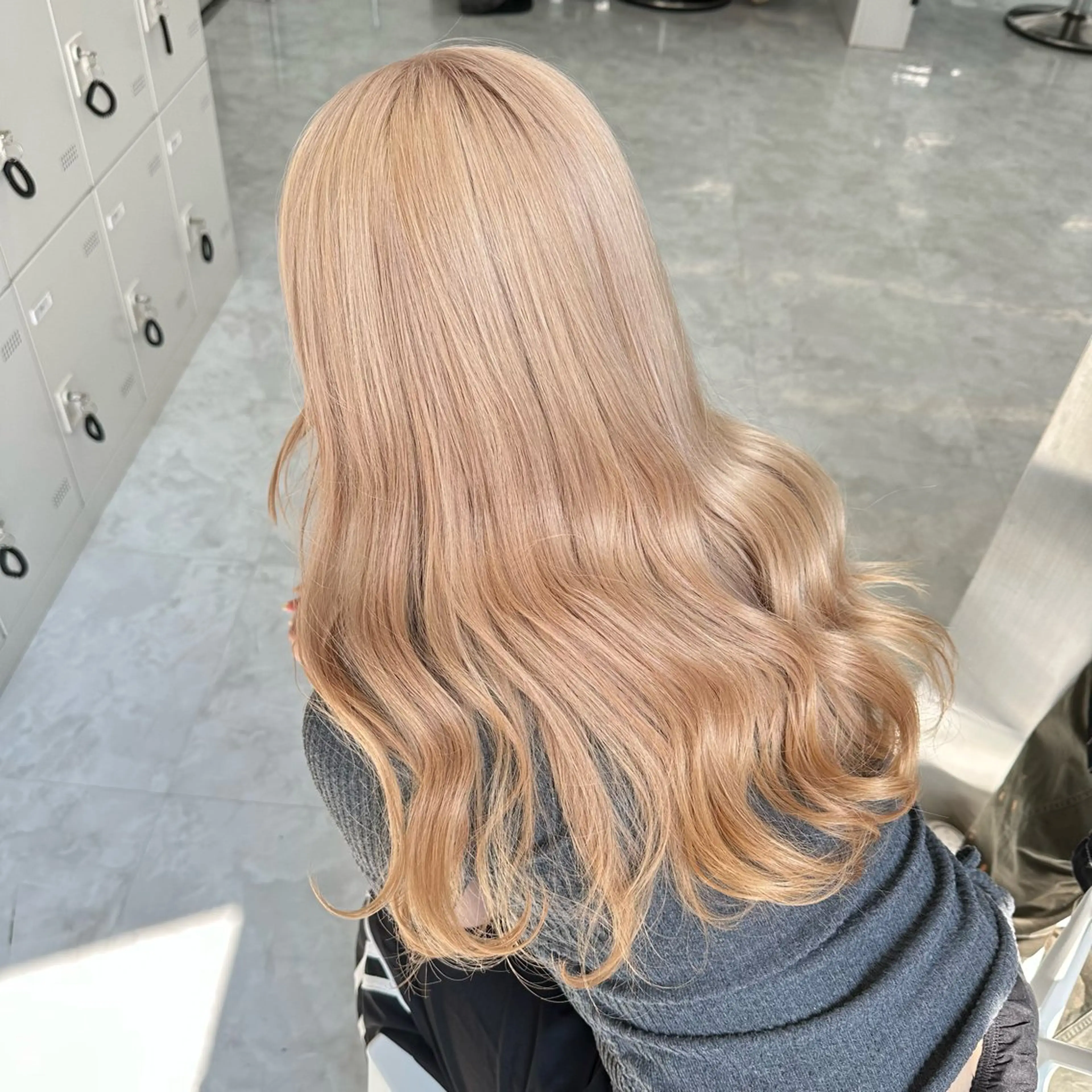 ロング カラー ヘアアレンジ 艶髪ハイトーン🫧 Kurehaのヘアスタイル