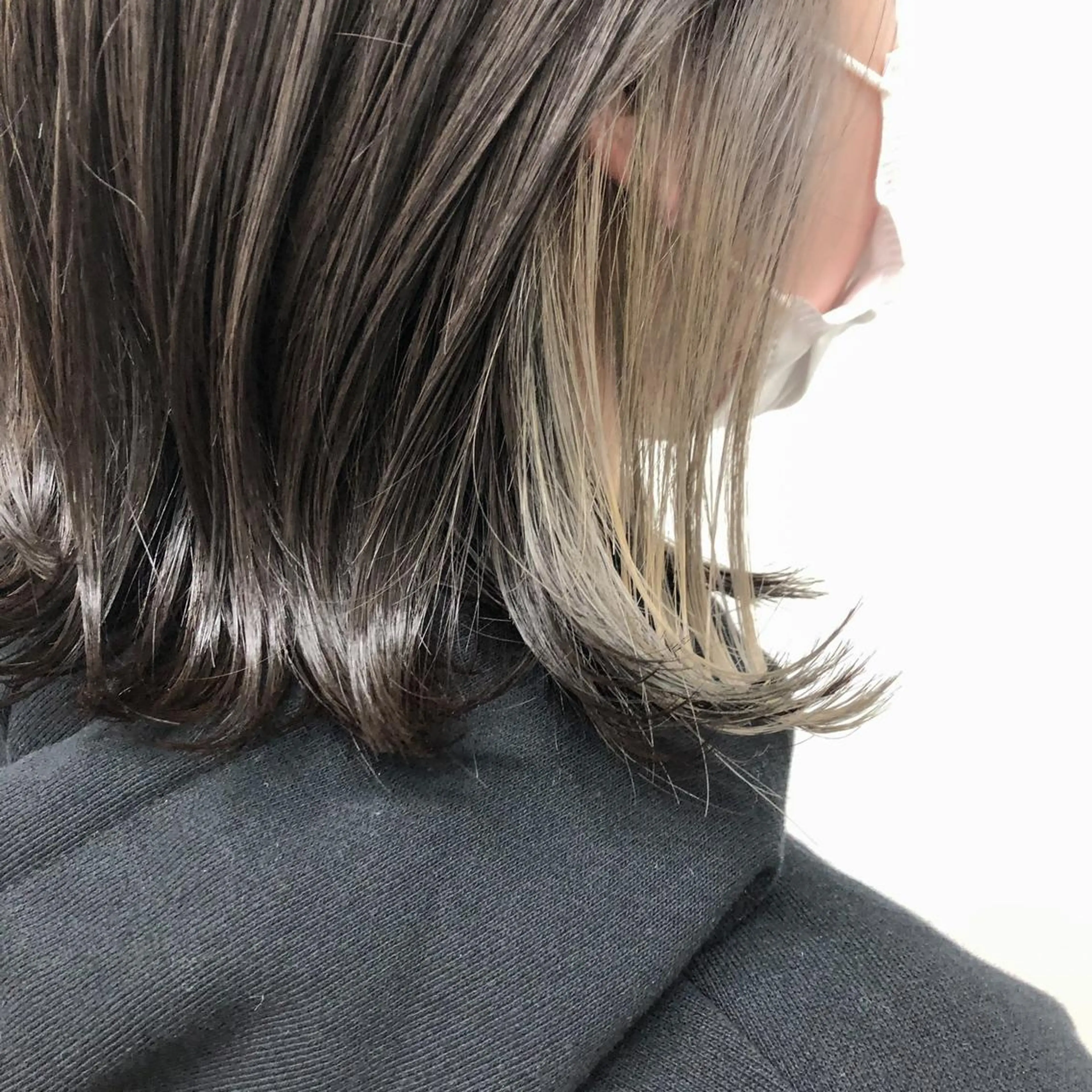 ミディアム カラー ヘアアレンジ ミストバング ブリーチ ケアブリーチ 透明感カラー デザインカラー maoブリーチ無し 似合わせカラーのヘアスタイル