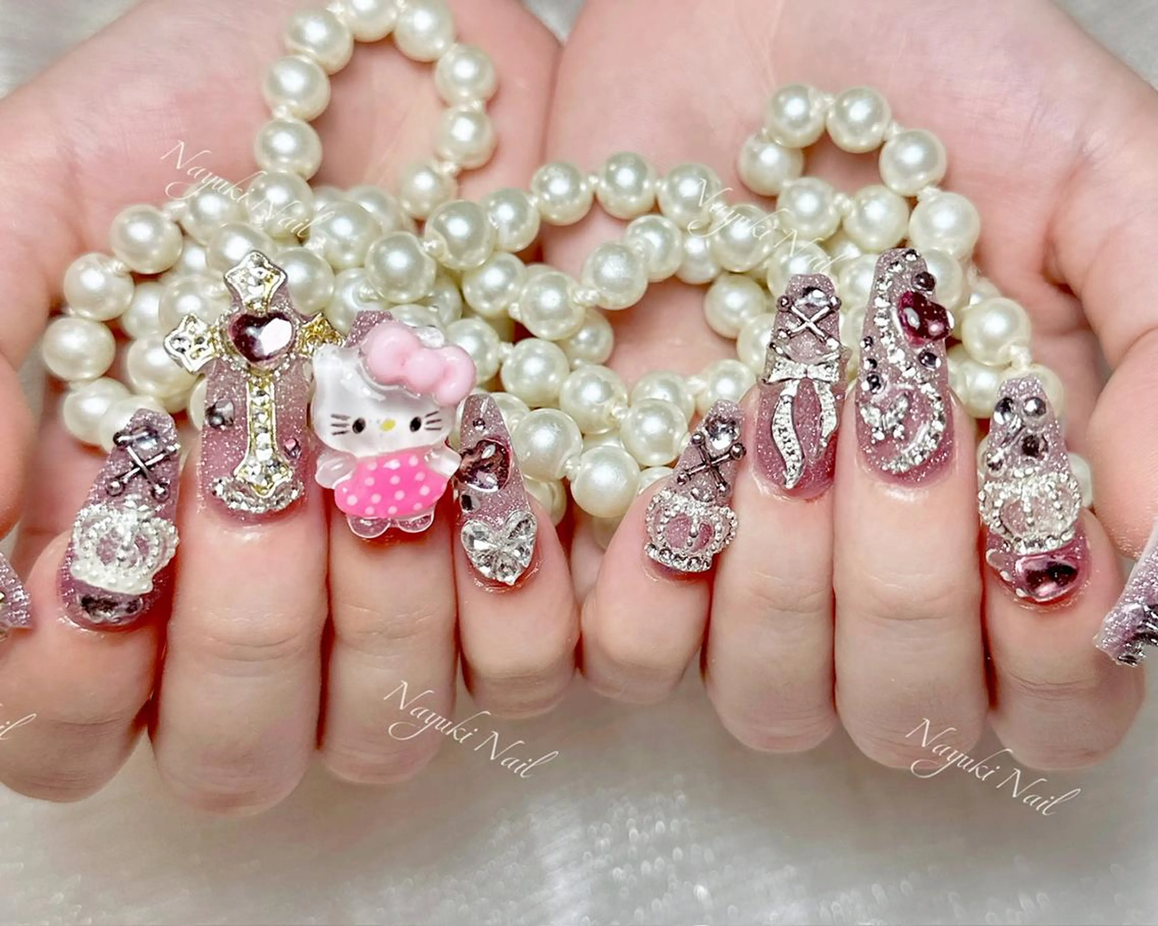 ネイル 🦋 Queenieのネイルデザイン