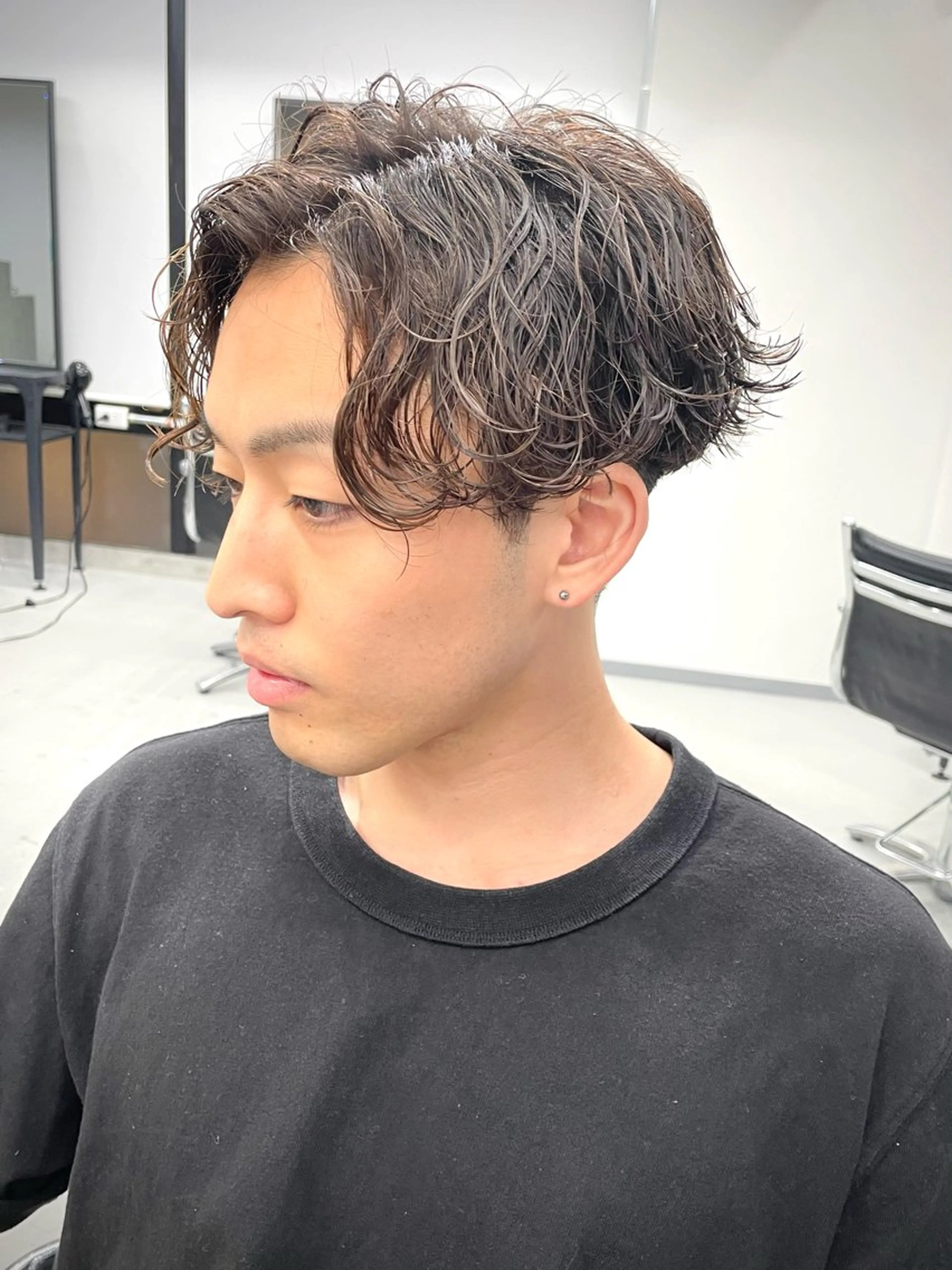 ミディアム パーマ メンズ ミディアムパーマ メンズパーマ 波巻きパーマ sol by gisele所属・takumi/パーマ /バレイヤージュのヘアスタイル