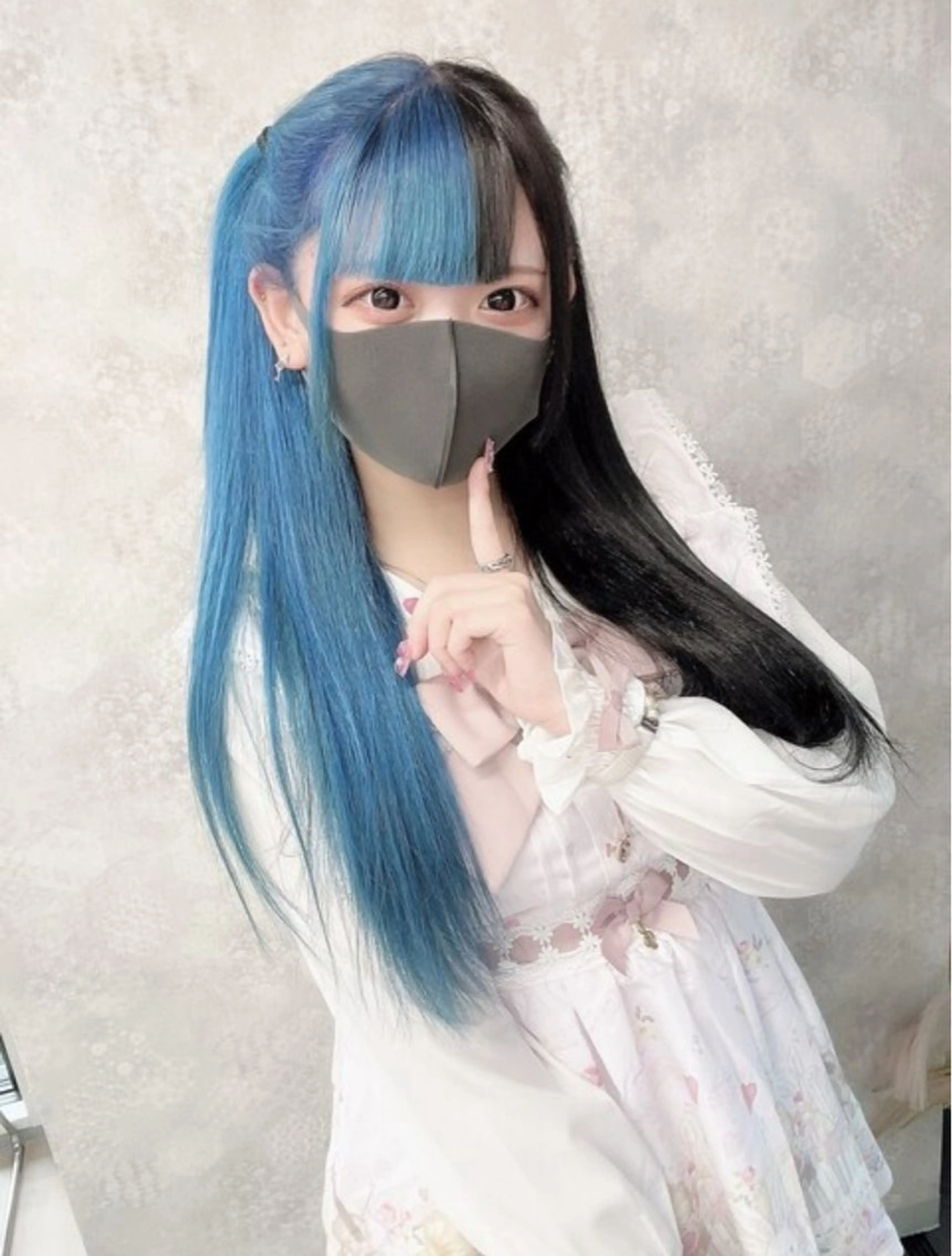 セミロング カラー アッシュ アッシュグレー ベージュカラー ブリーチ ブロンド ヘアカラー トリートメント 【美髪ハイトーン】 髪質改善/大和🎀のヘアスタイル