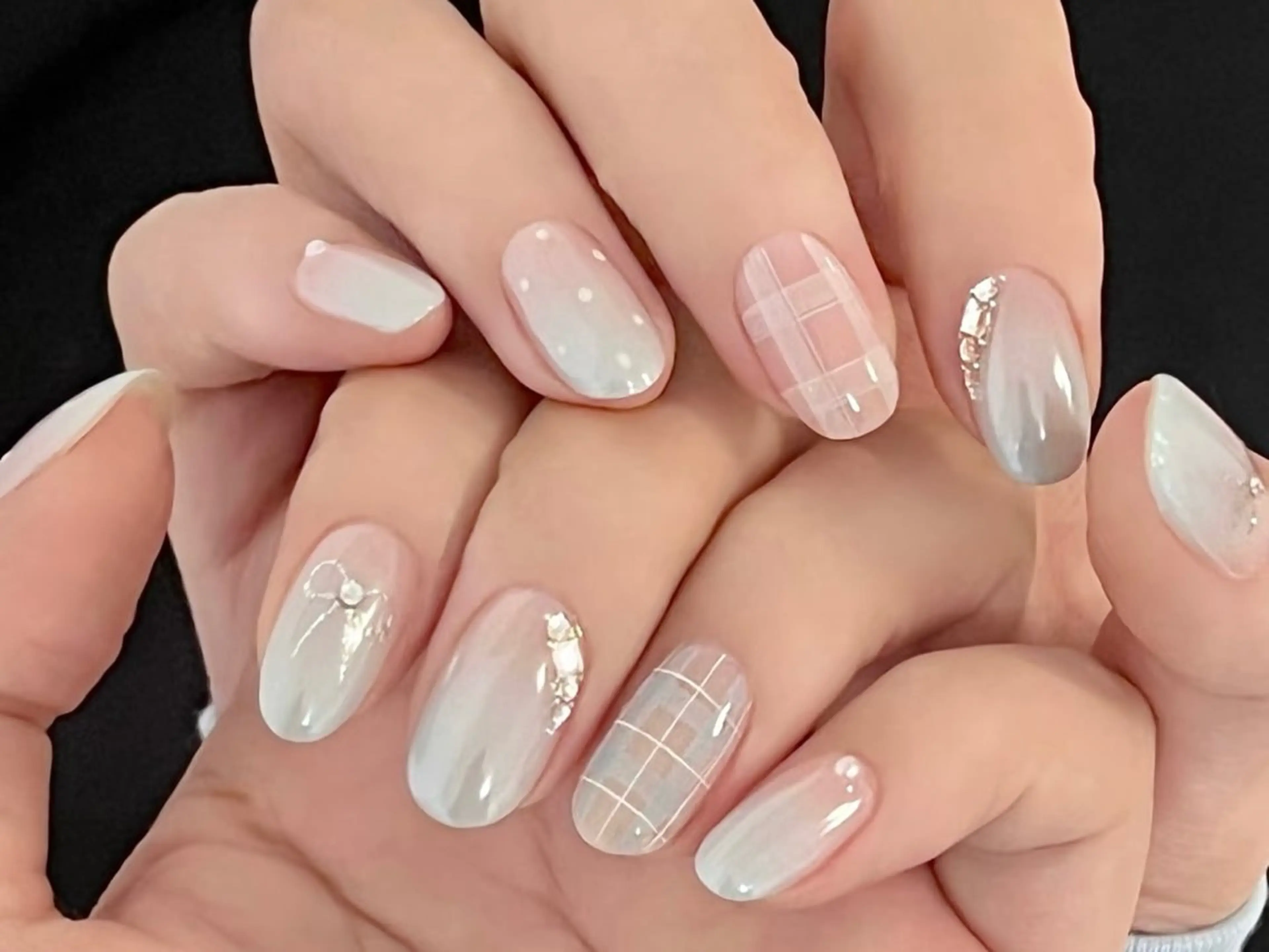 ネイル アートネイル グラデーション ホワイト ハンドネイル ハンドケア DarkHoney 池袋店のネイルデザイン