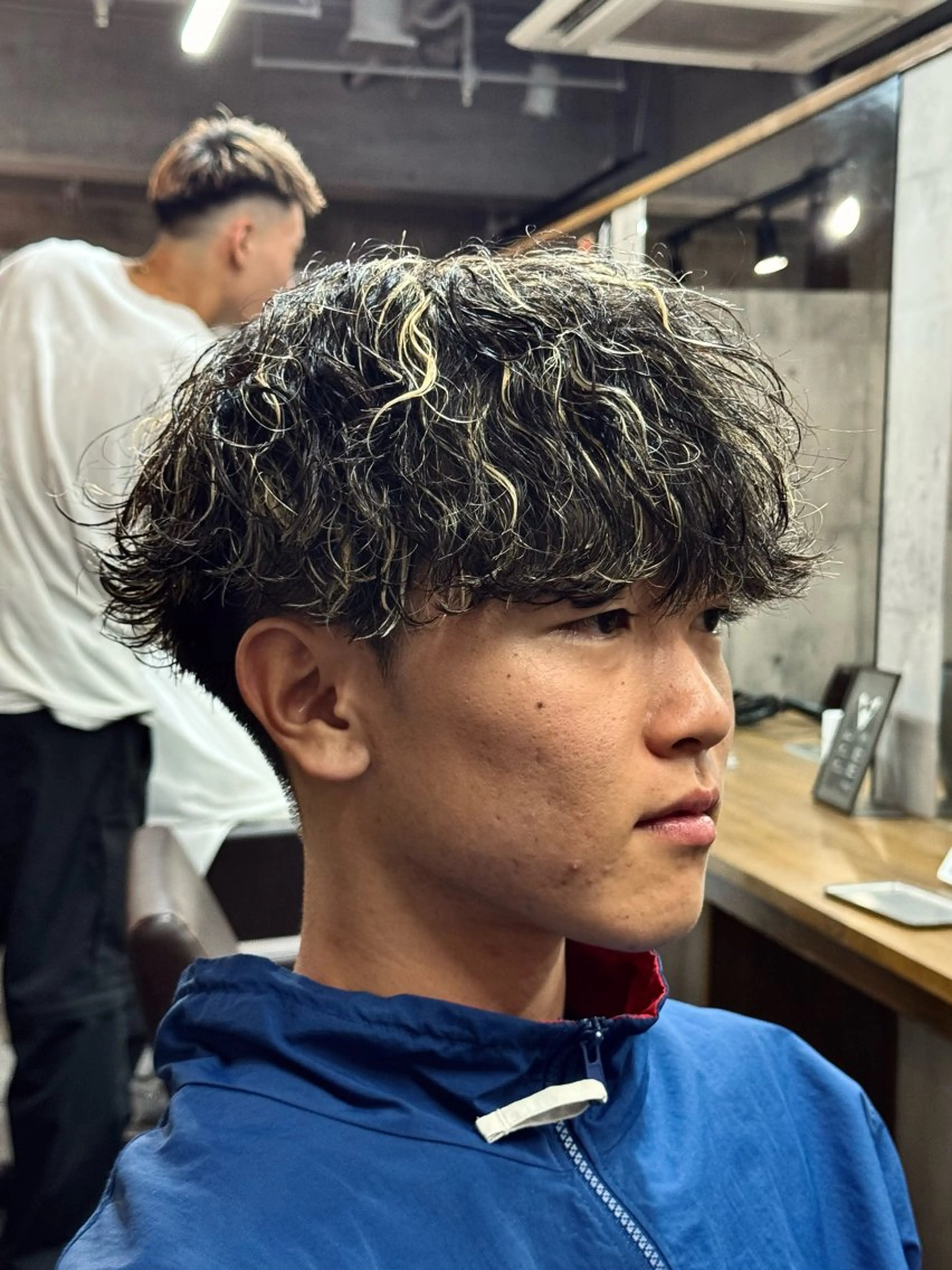 カラー パーマ メンズ メンズメッシュ メンズパーマ 波巻きパーマ メッシュ 心斎橋ハイトーン特化 midori🍀のヘアスタイル